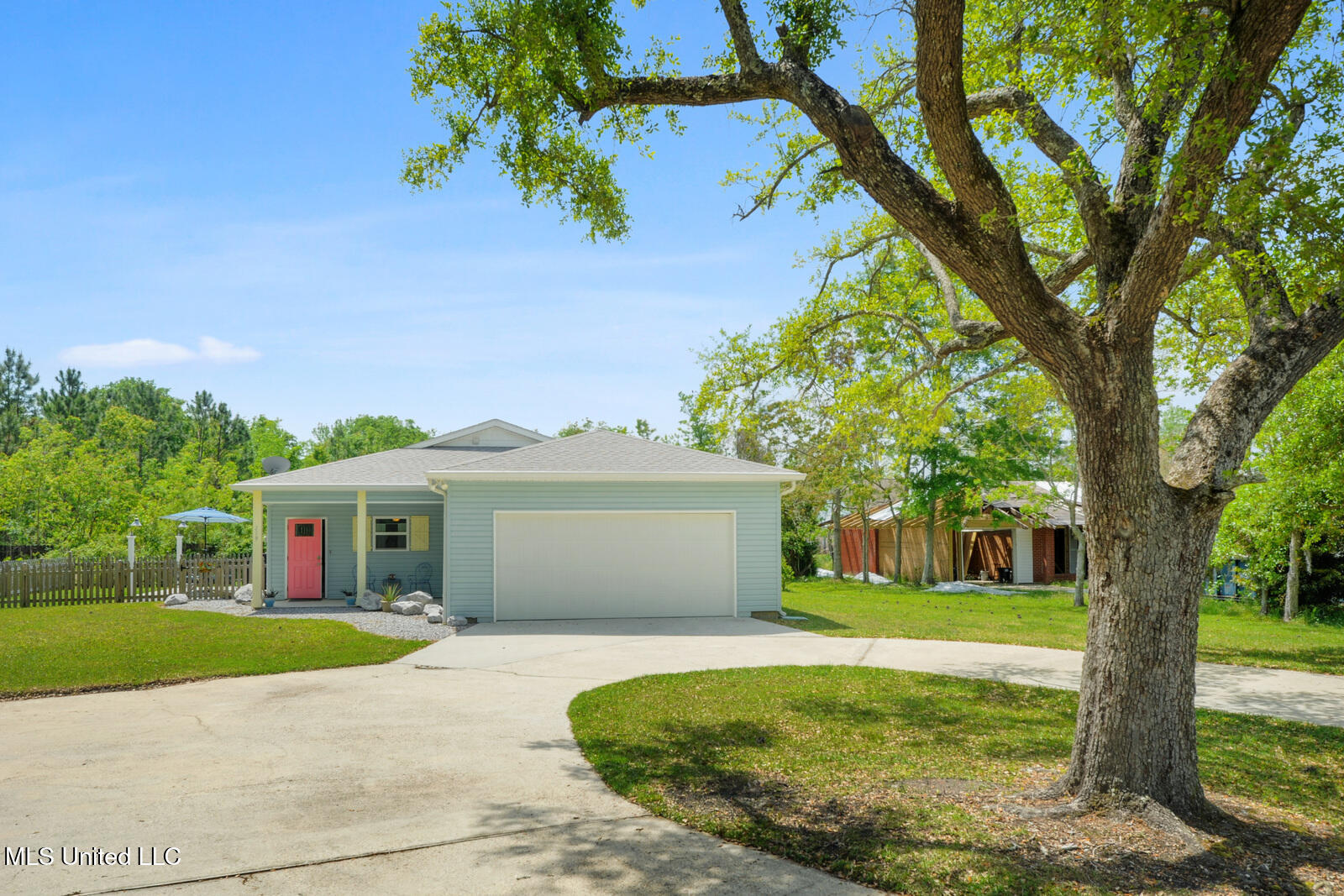 119 Lakeside Drive