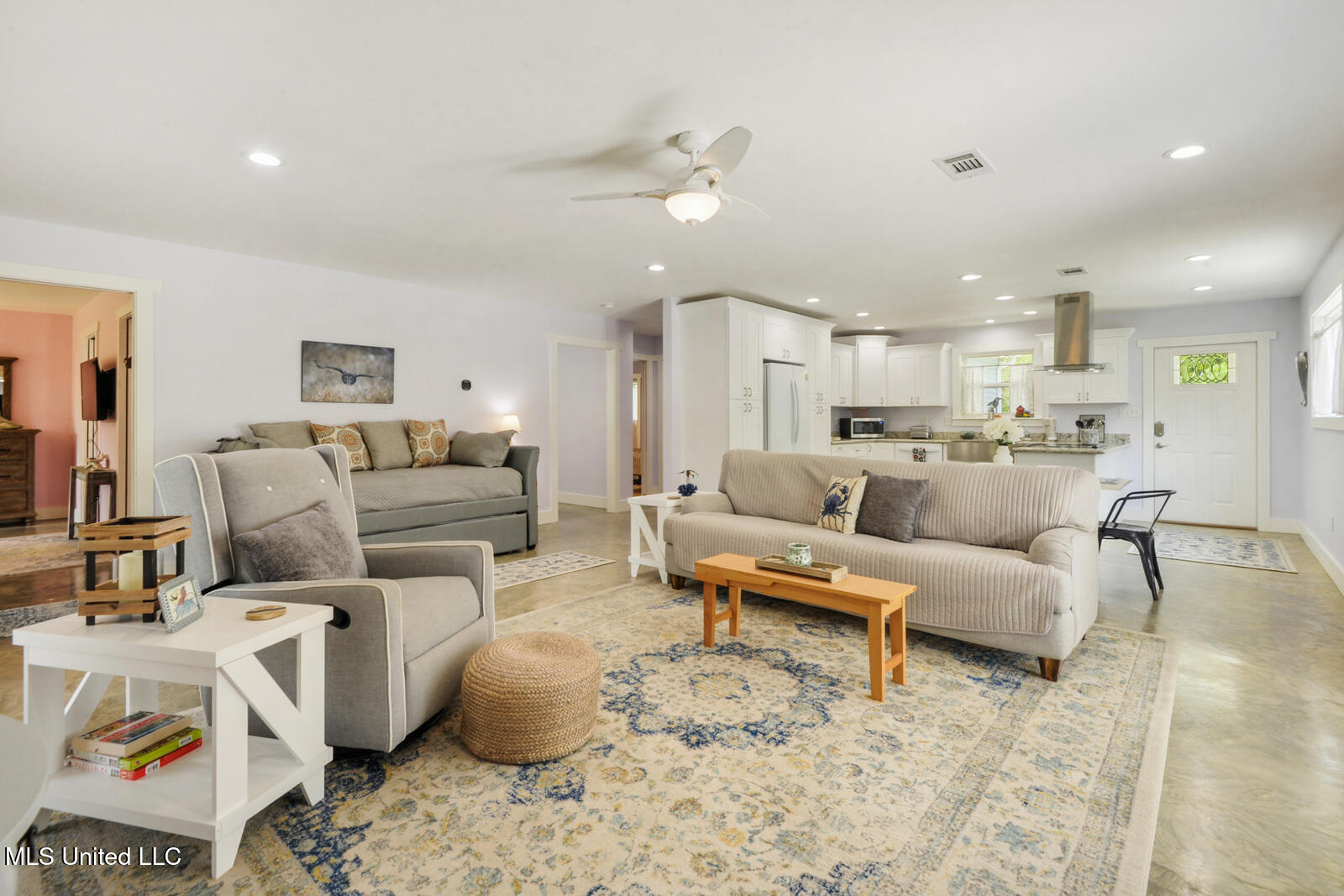 119 Lakeside Drive
