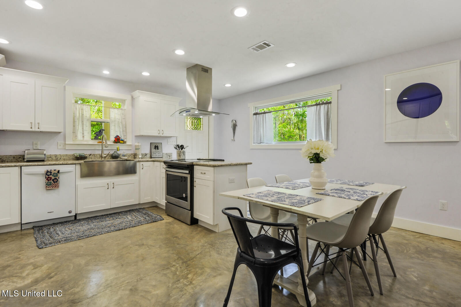 119 Lakeside Drive