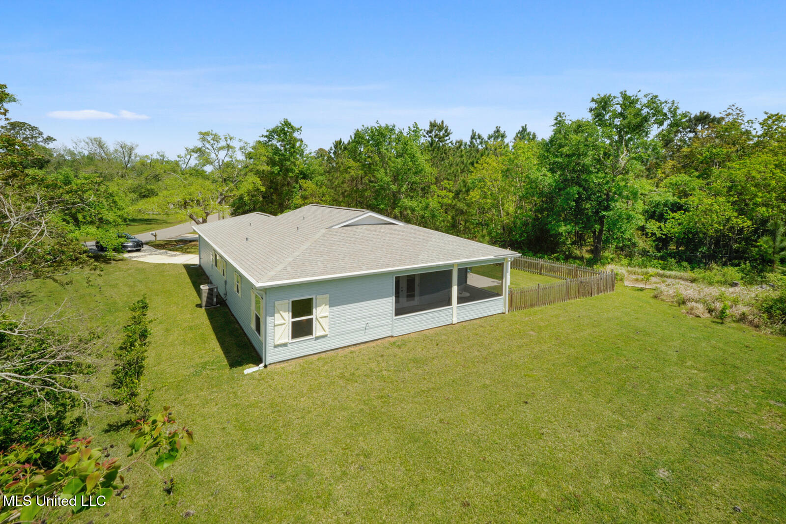 119 Lakeside Drive