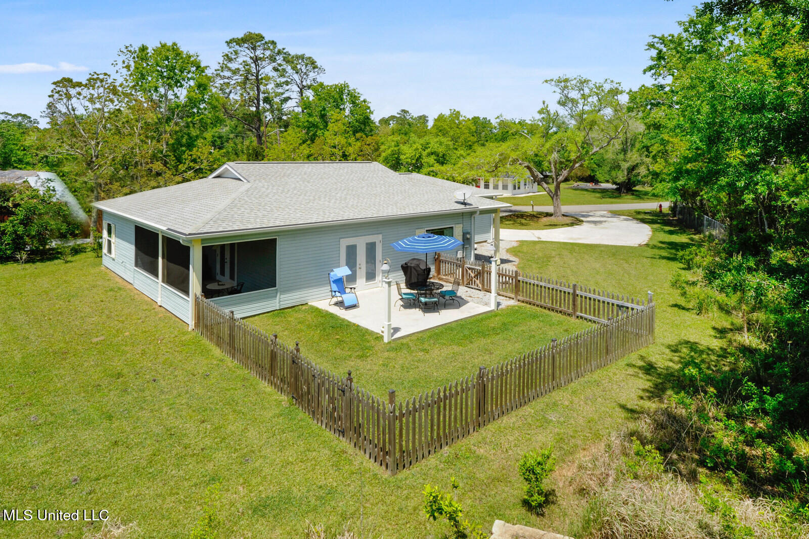 119 Lakeside Drive