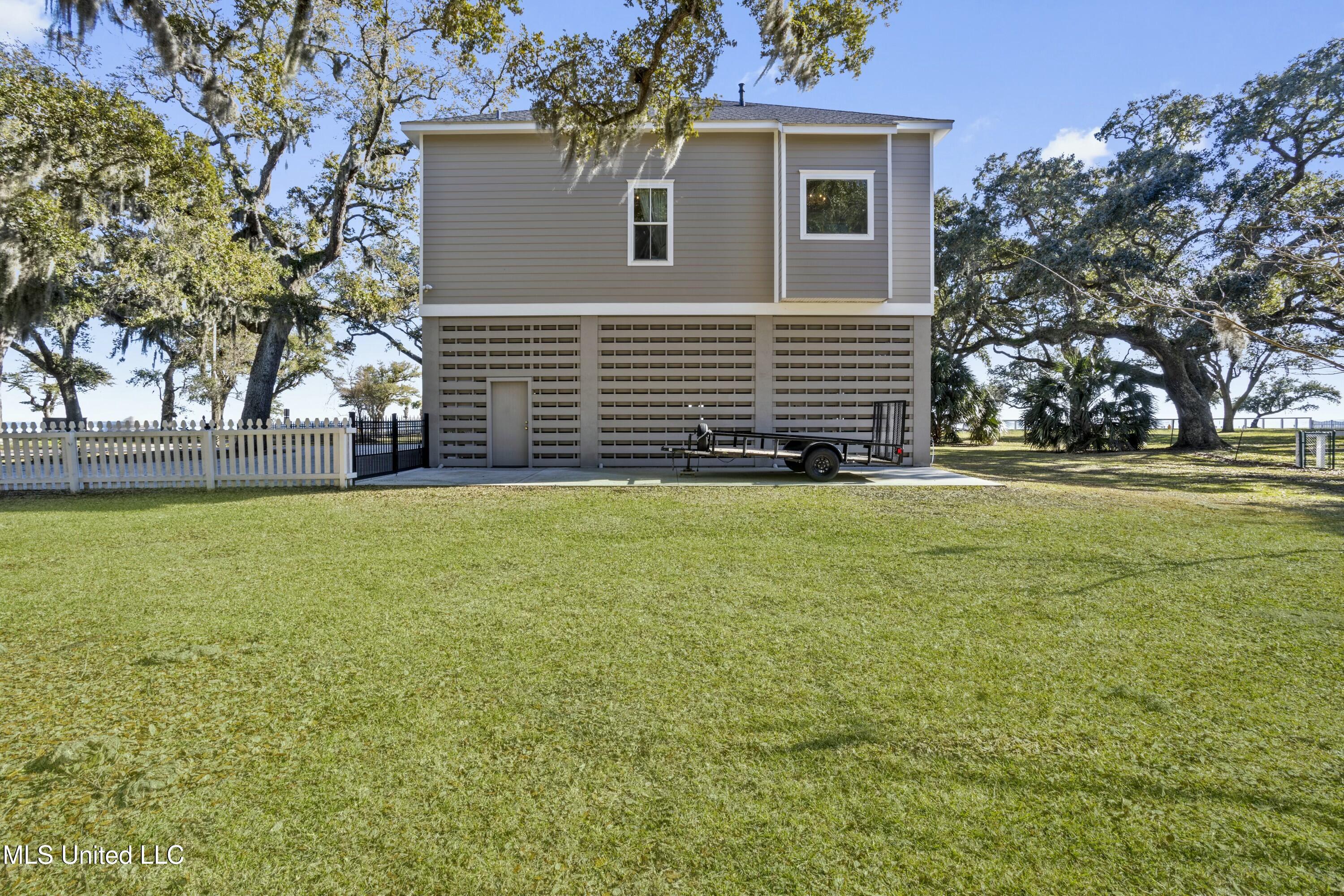 800 W Beach Boulevard