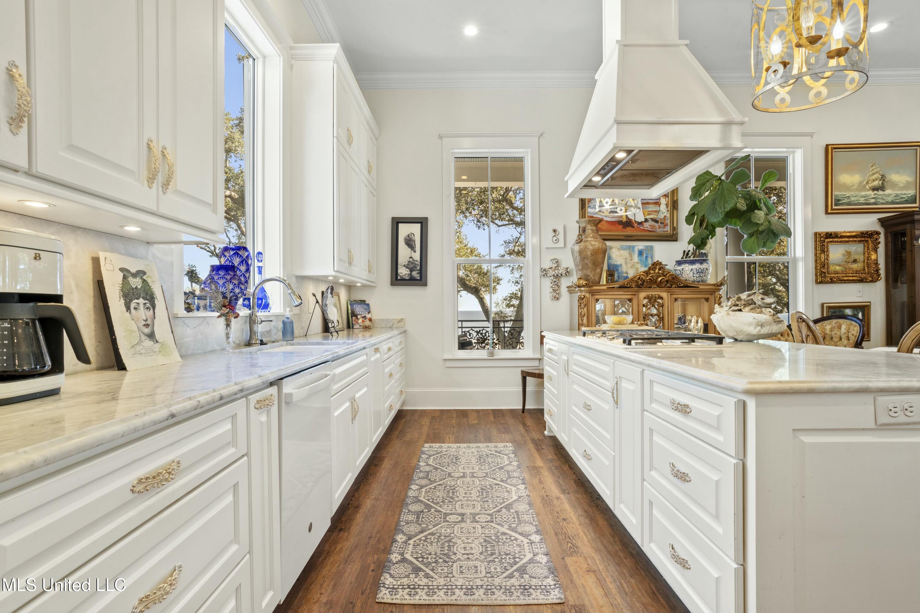800 W Beach Boulevard