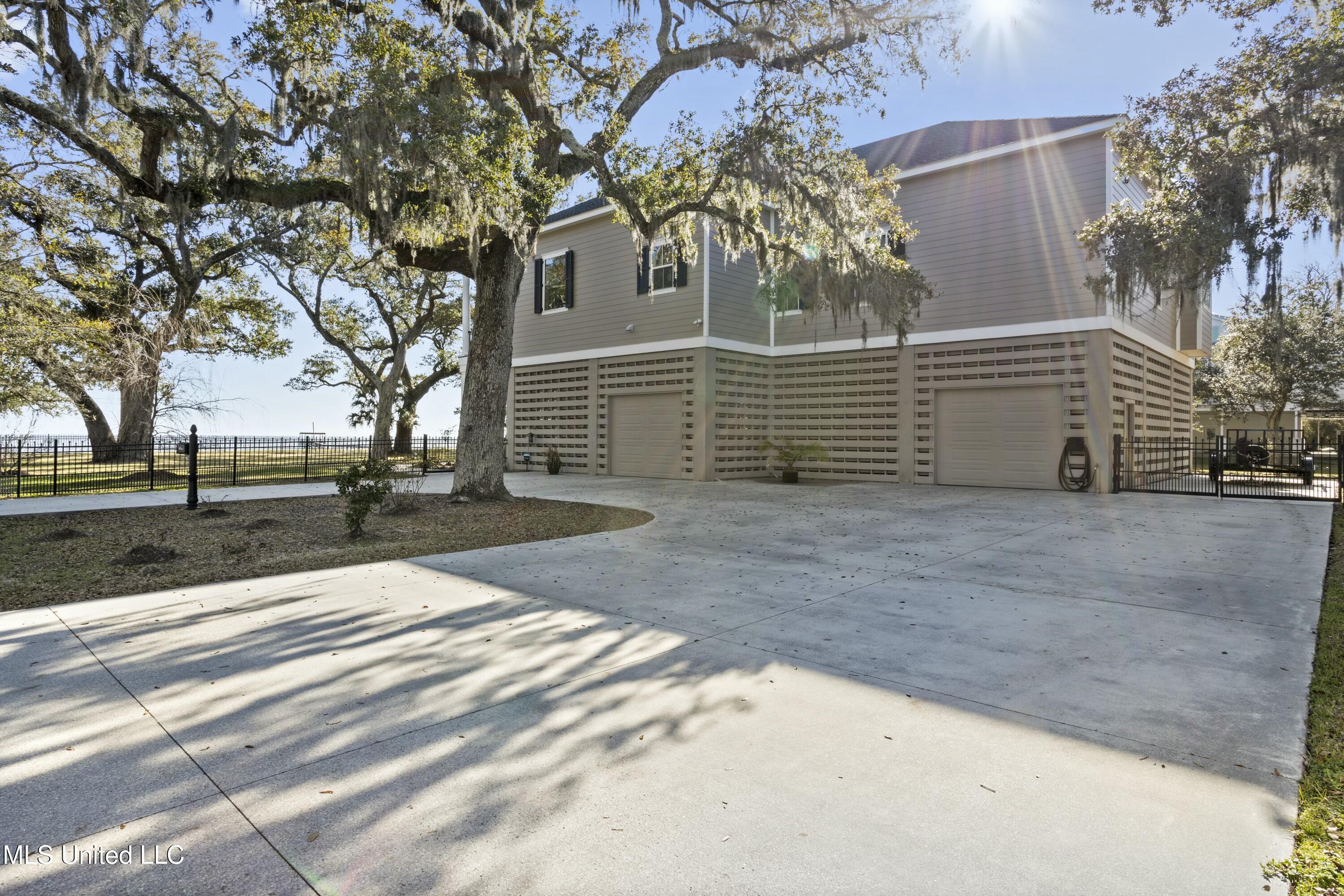 800 W Beach Boulevard