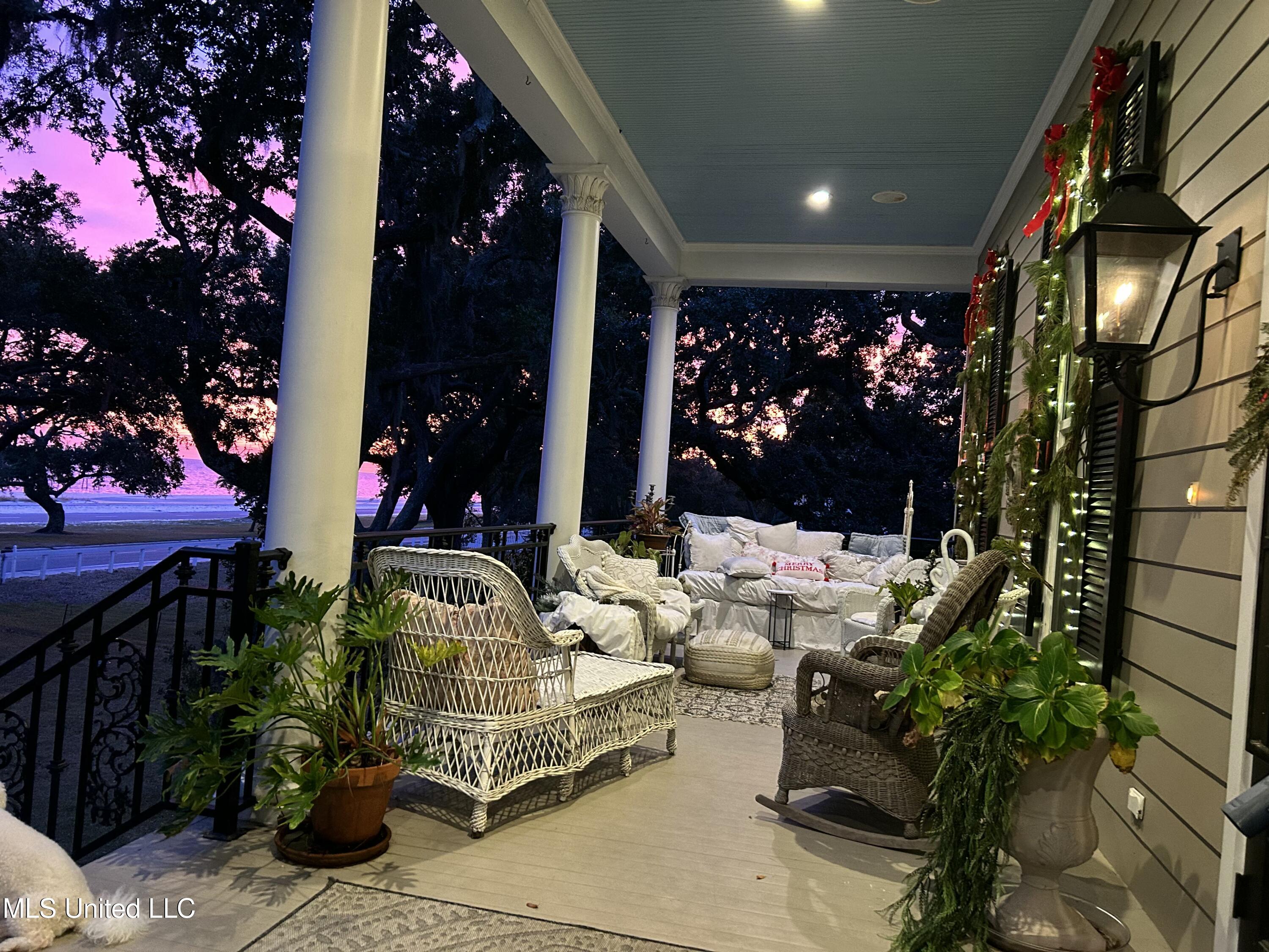 800 W Beach Boulevard