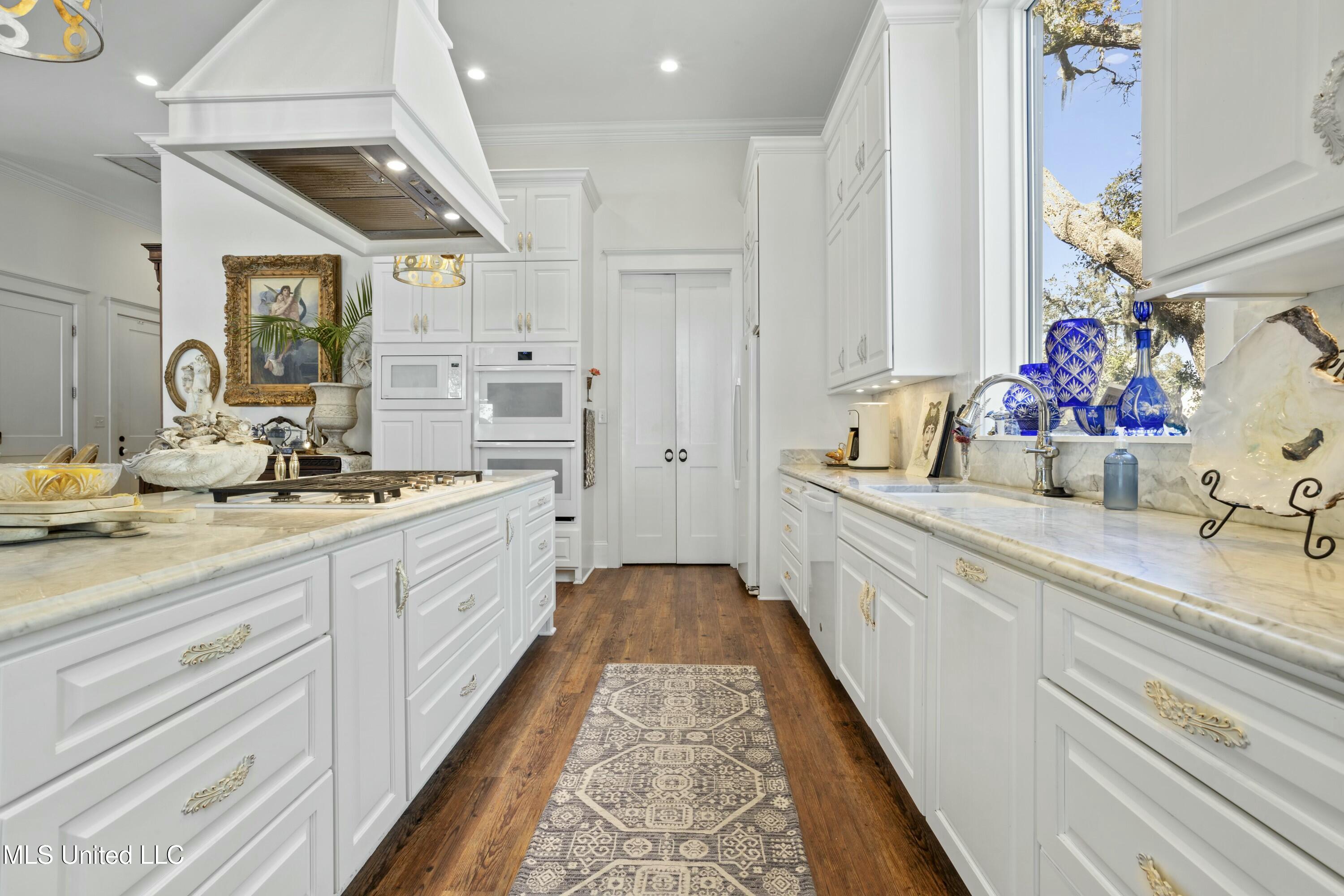 800 W Beach Boulevard