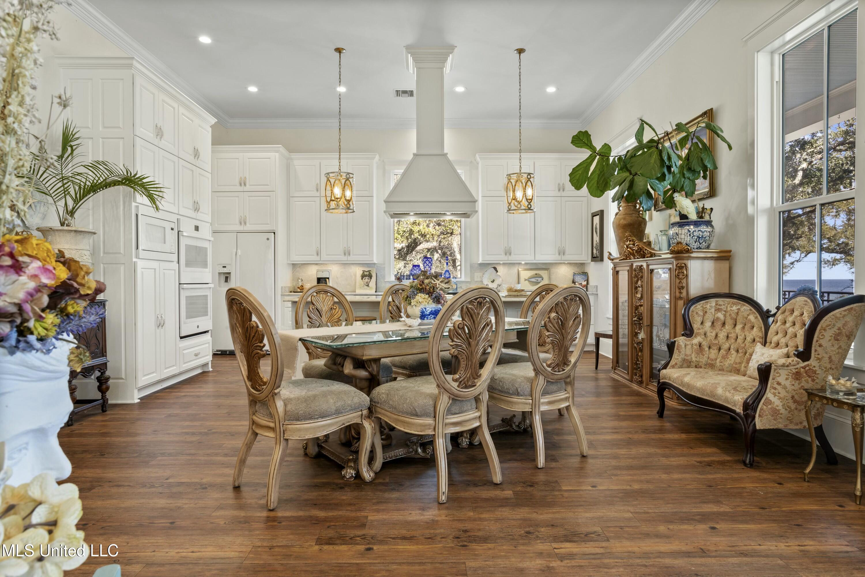 800 W Beach Boulevard