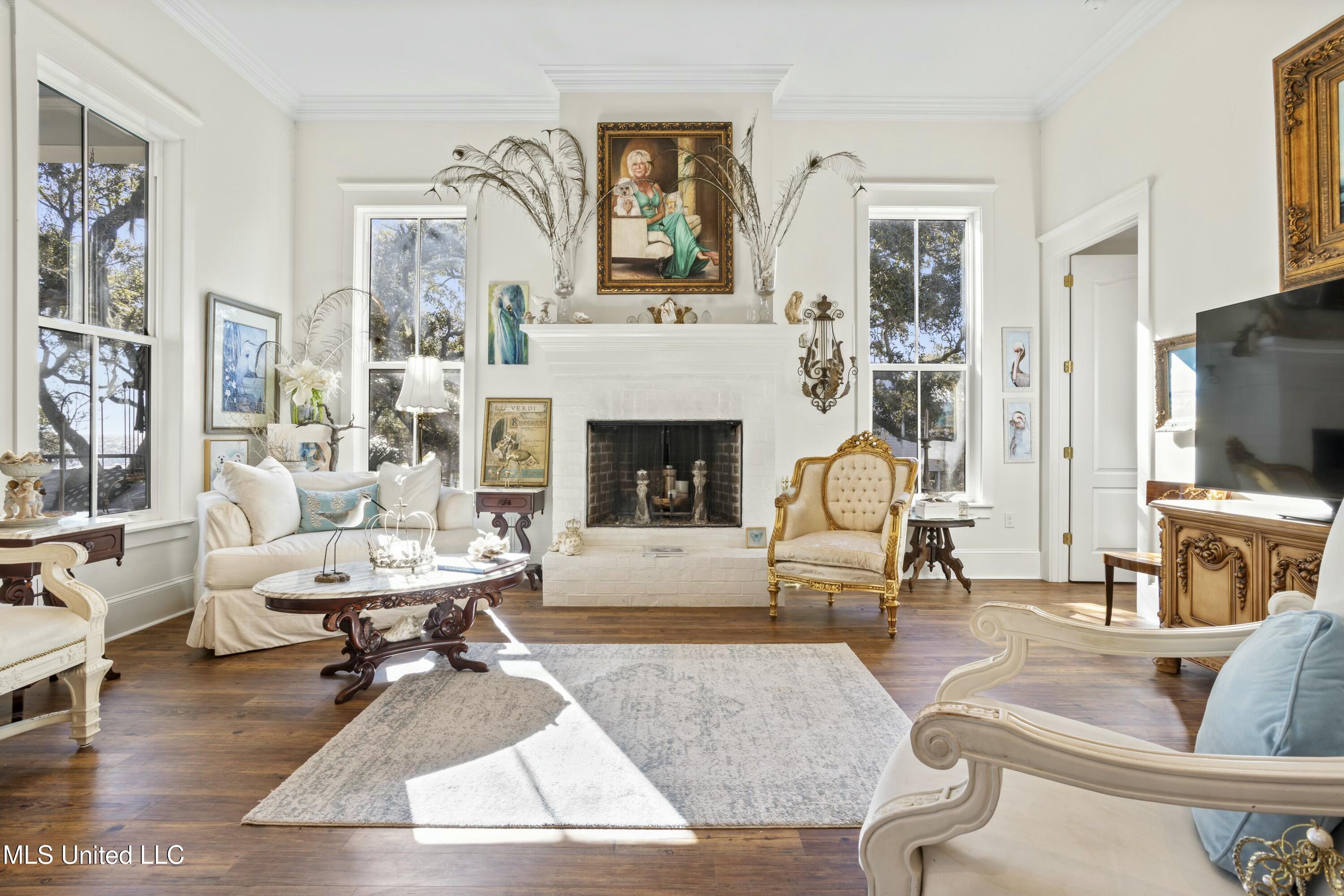 800 W Beach Boulevard
