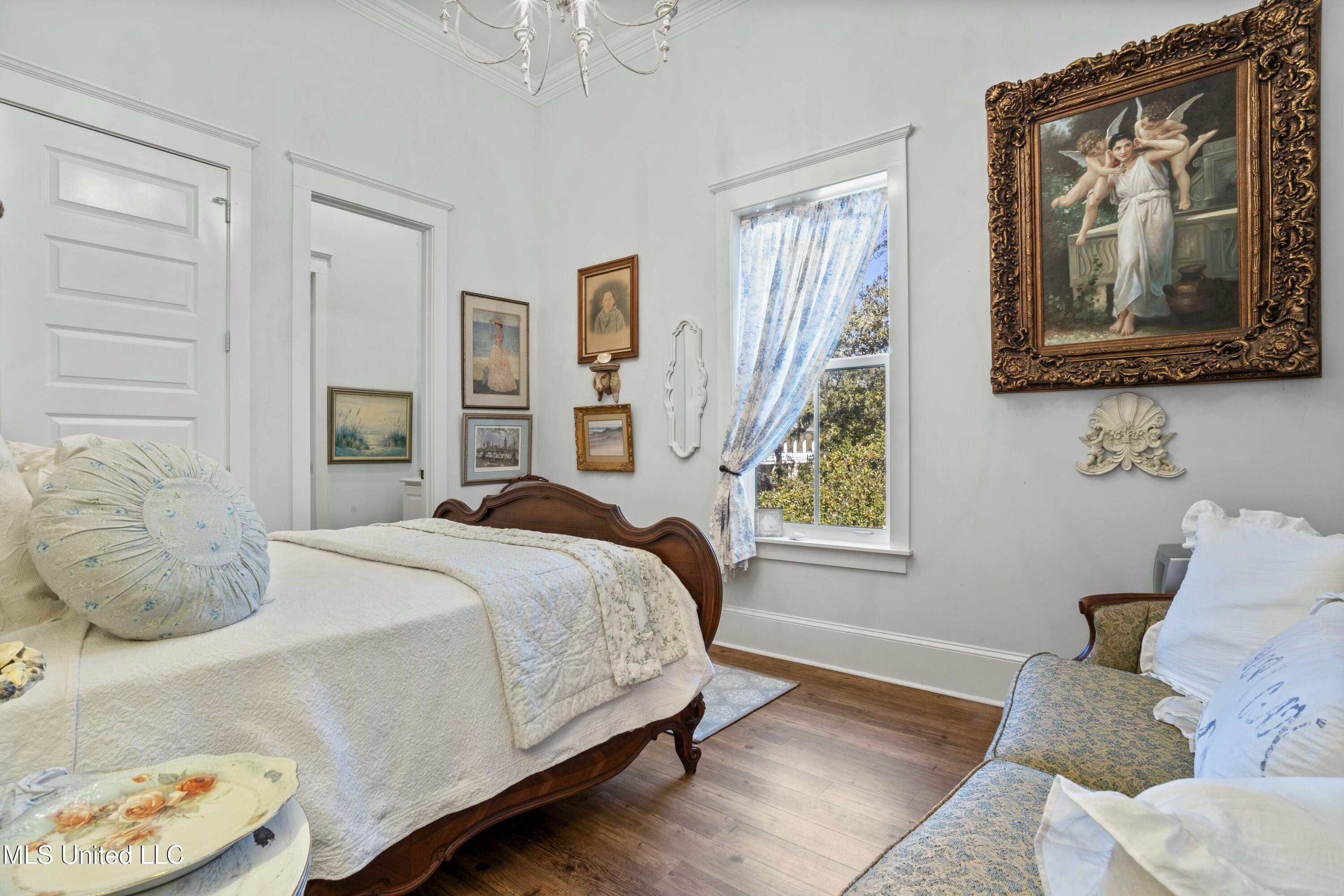 800 W Beach Boulevard