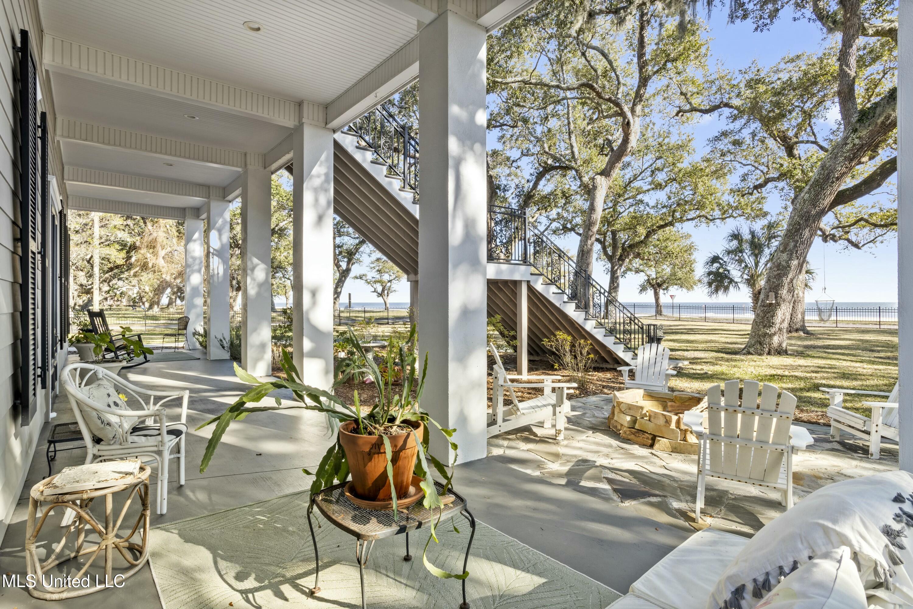 800 W Beach Boulevard