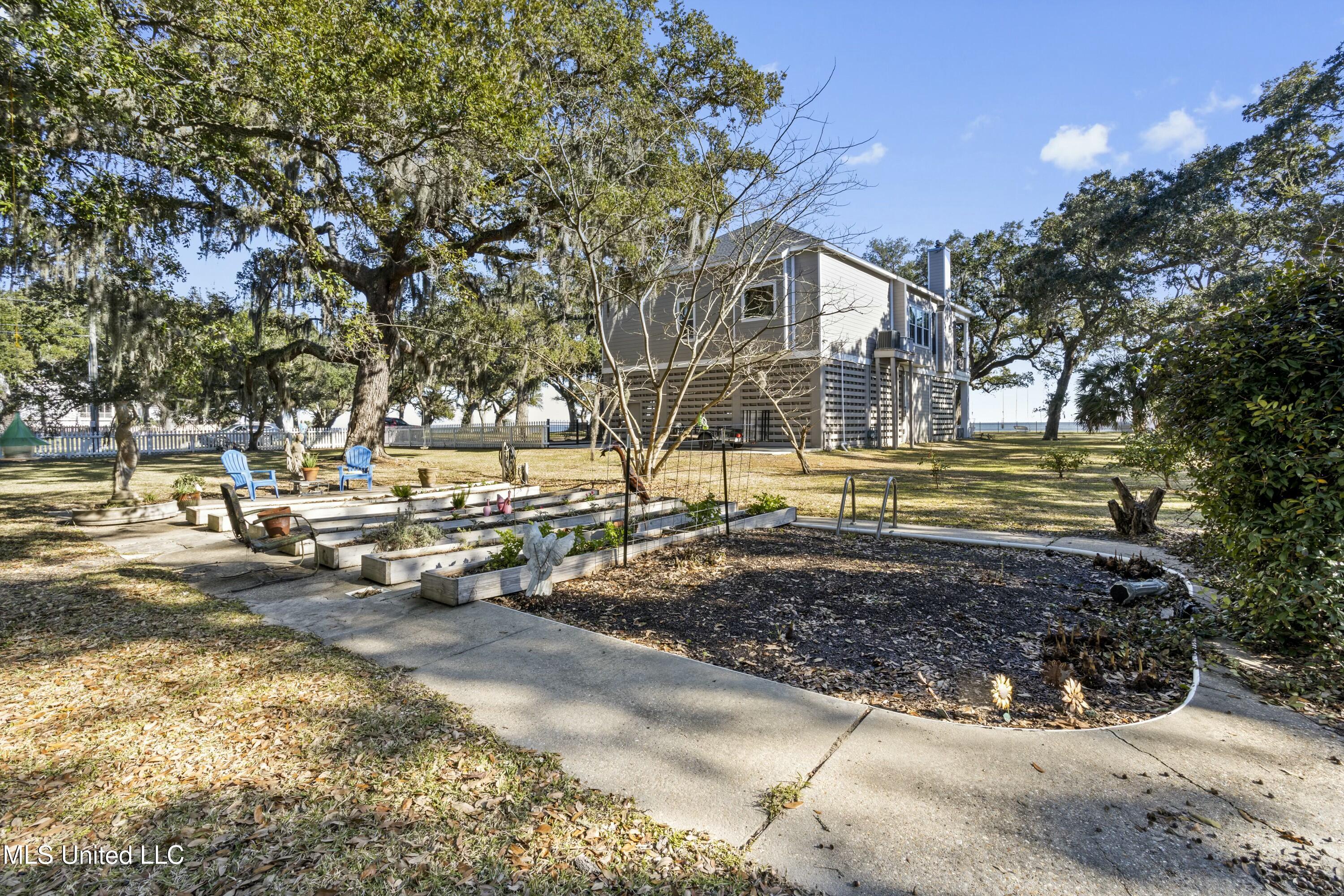 800 W Beach Boulevard