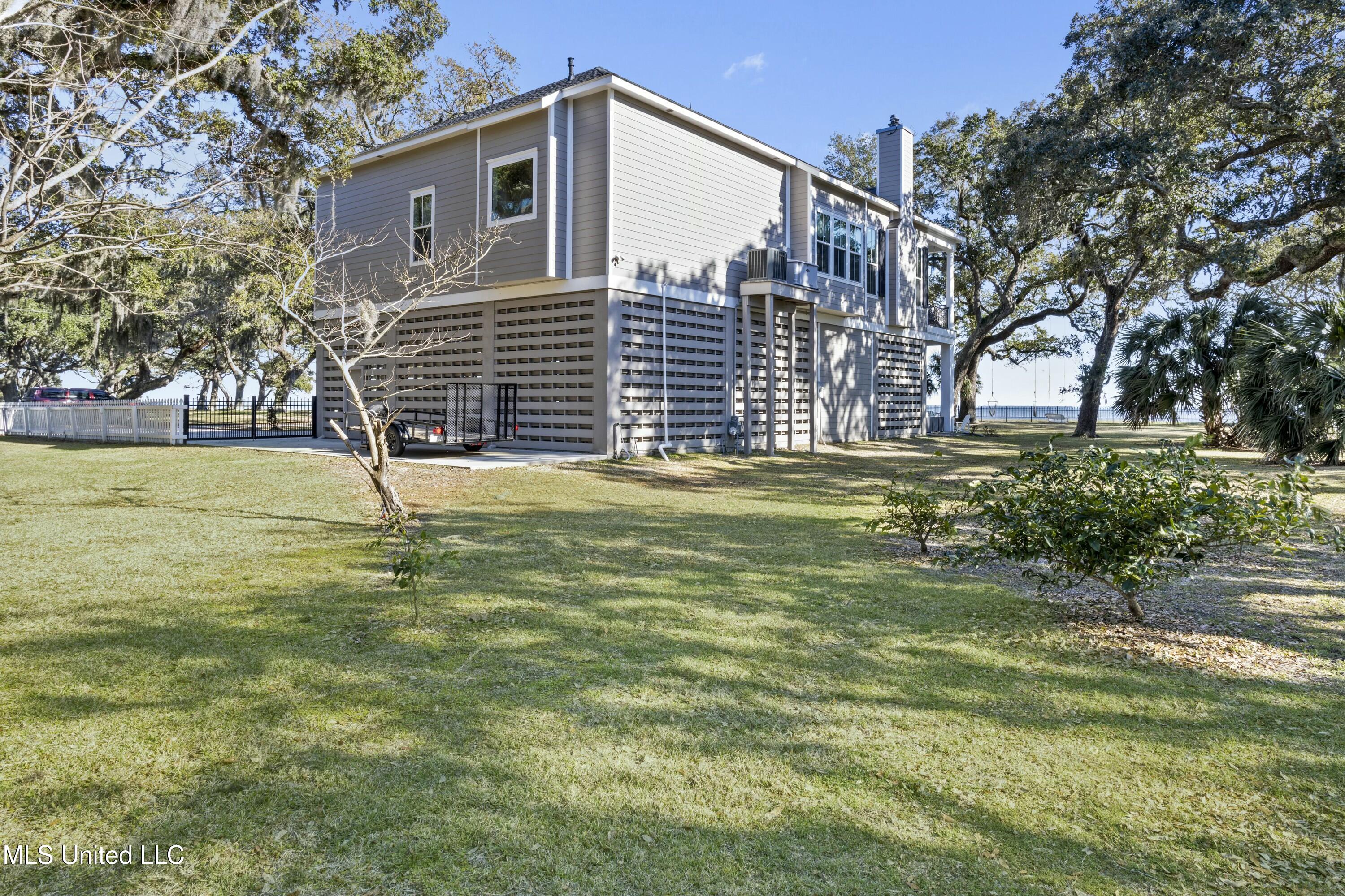 800 W Beach Boulevard