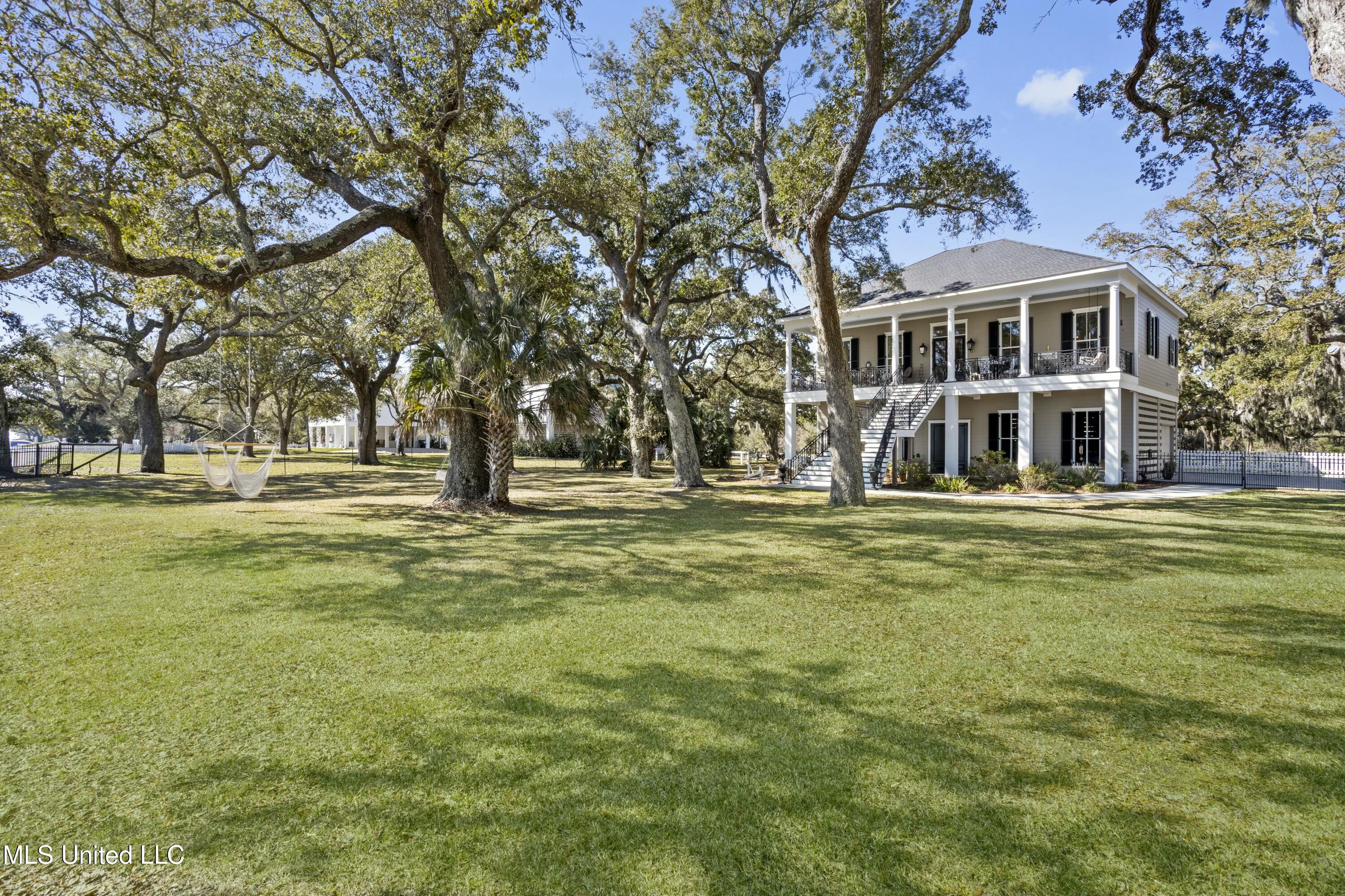 800 W Beach Boulevard
