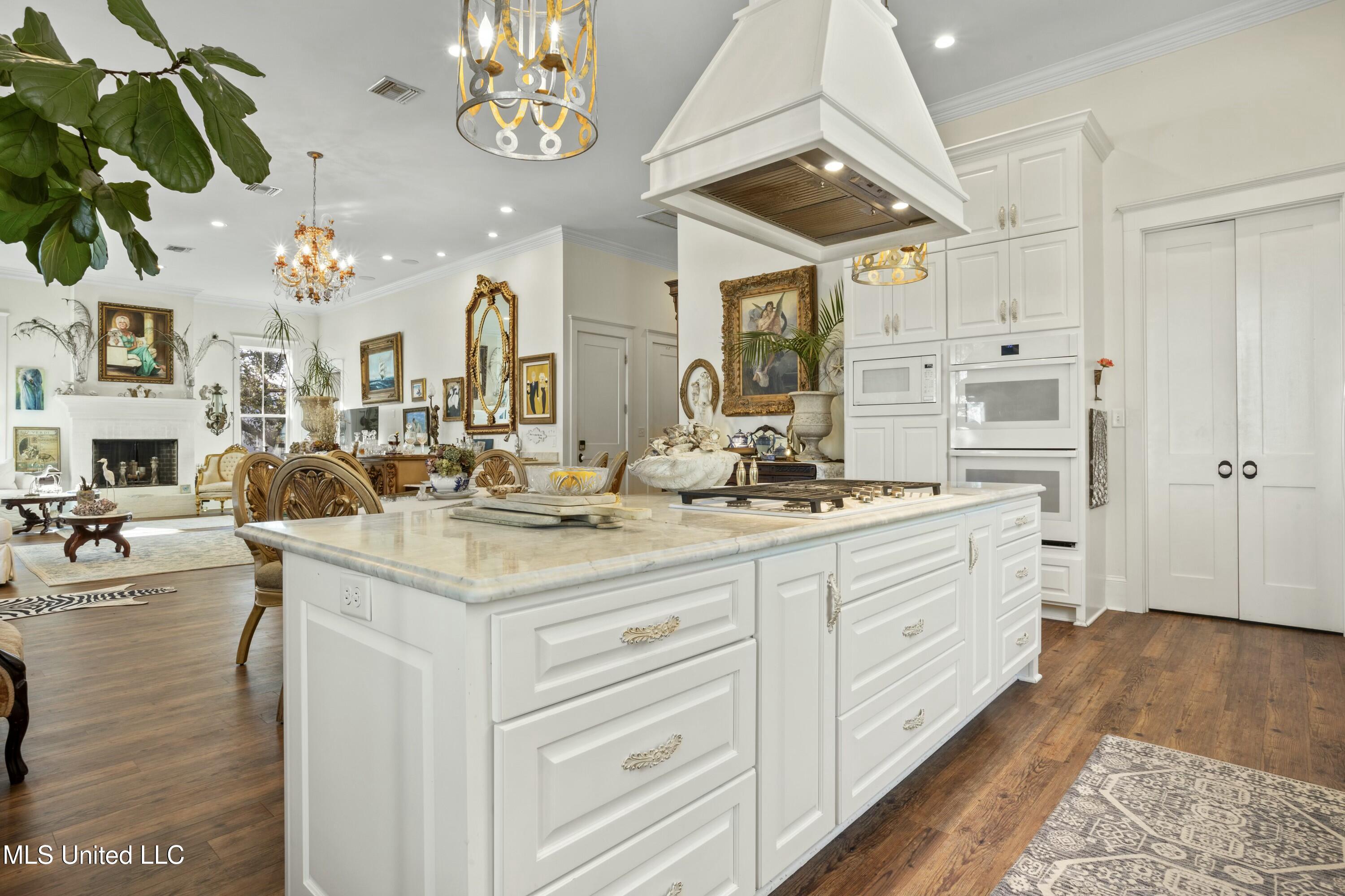 800 W Beach Boulevard