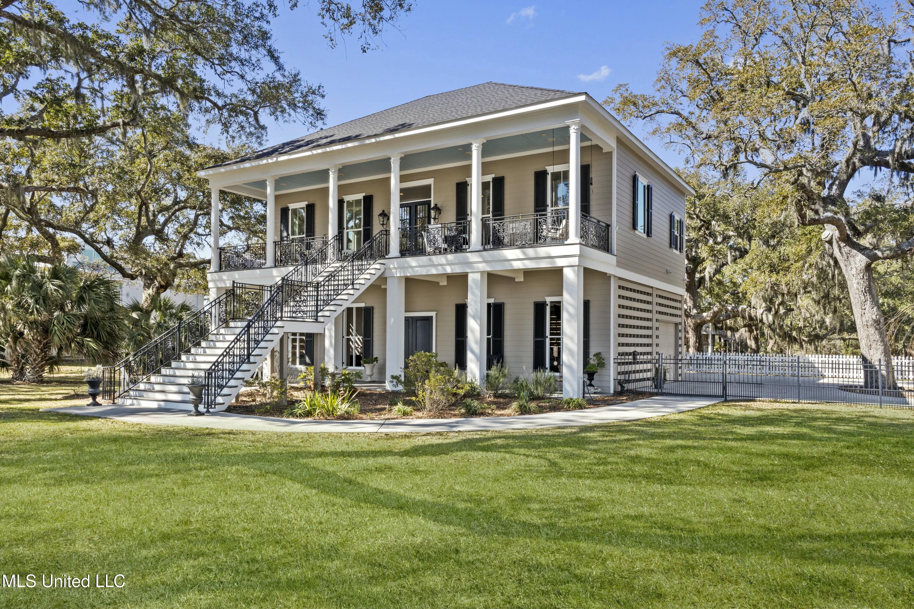 800 W Beach Boulevard