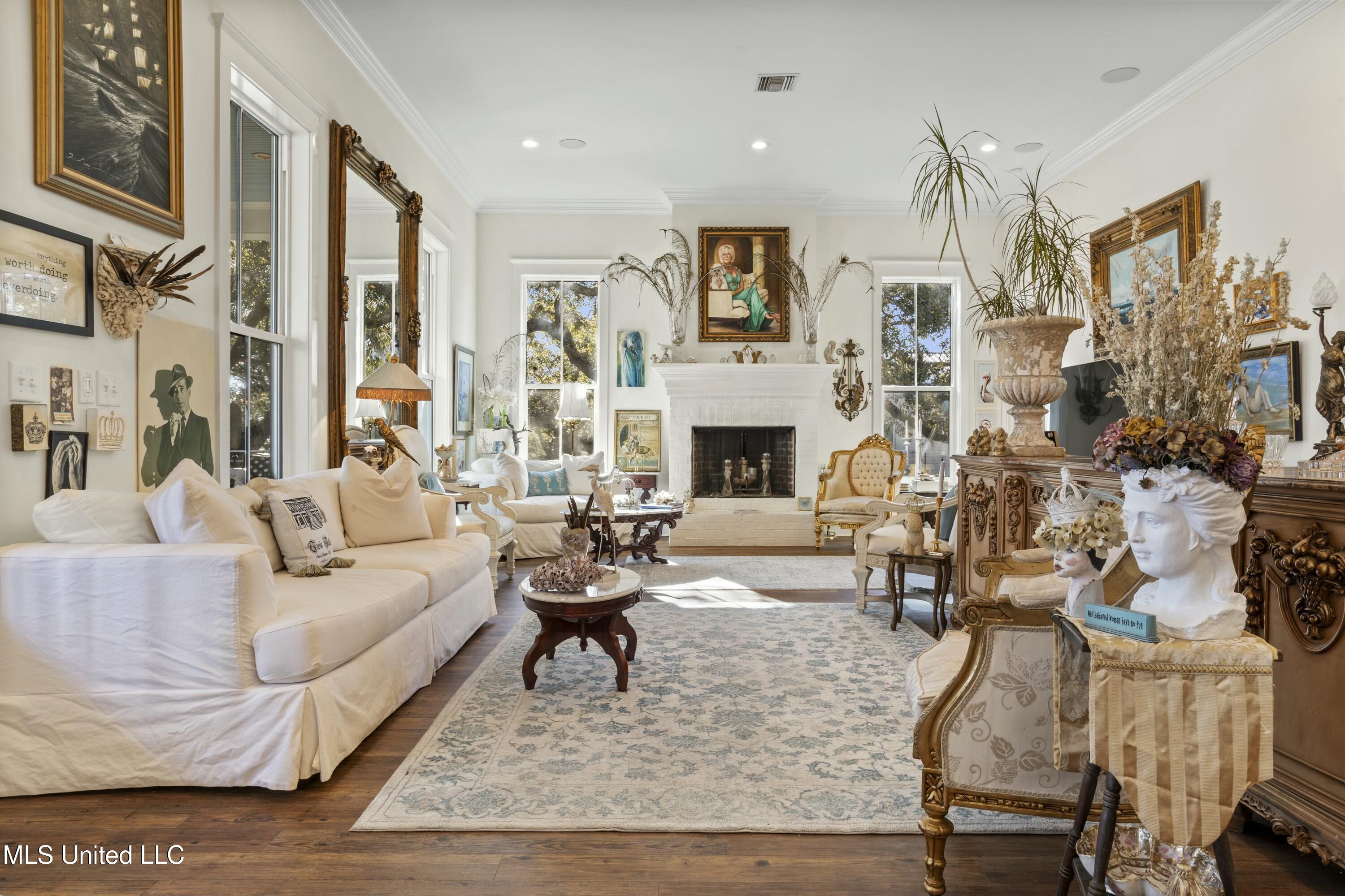 800 W Beach Boulevard
