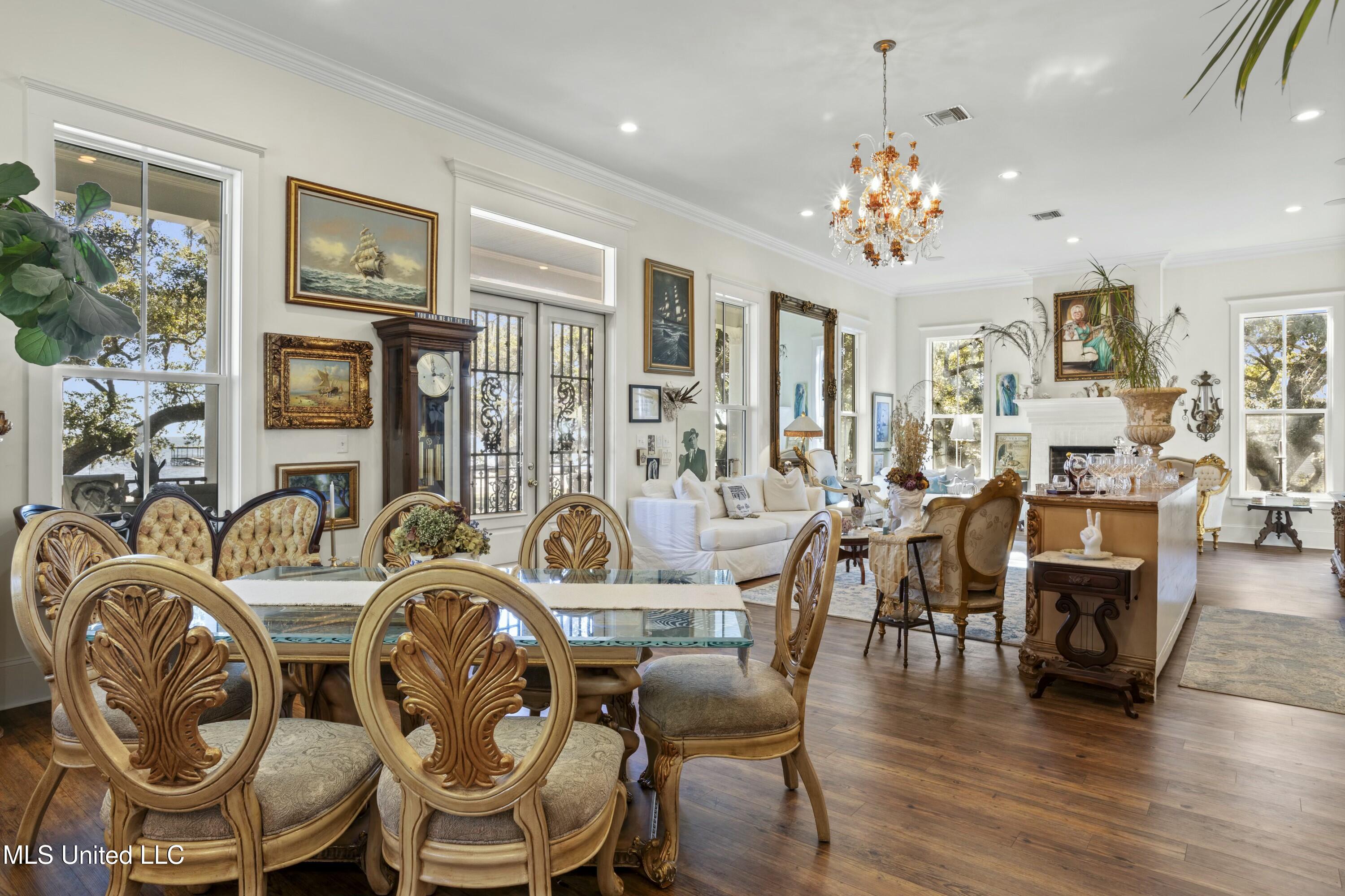 800 W Beach Boulevard
