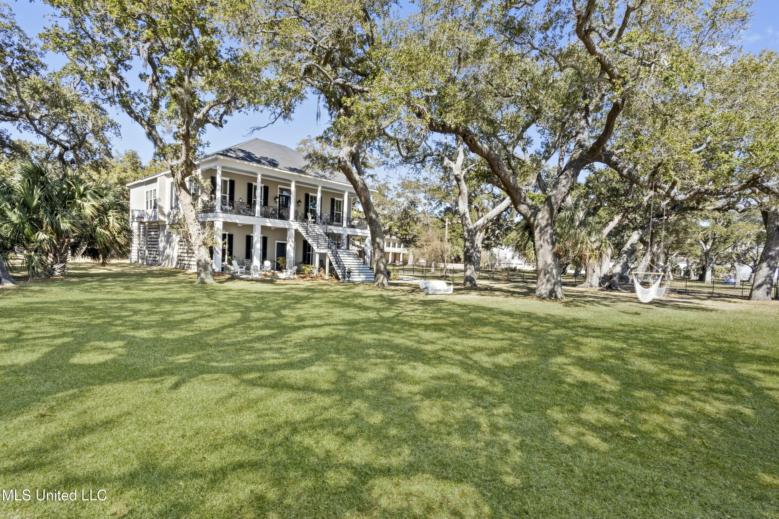 800 W Beach Boulevard