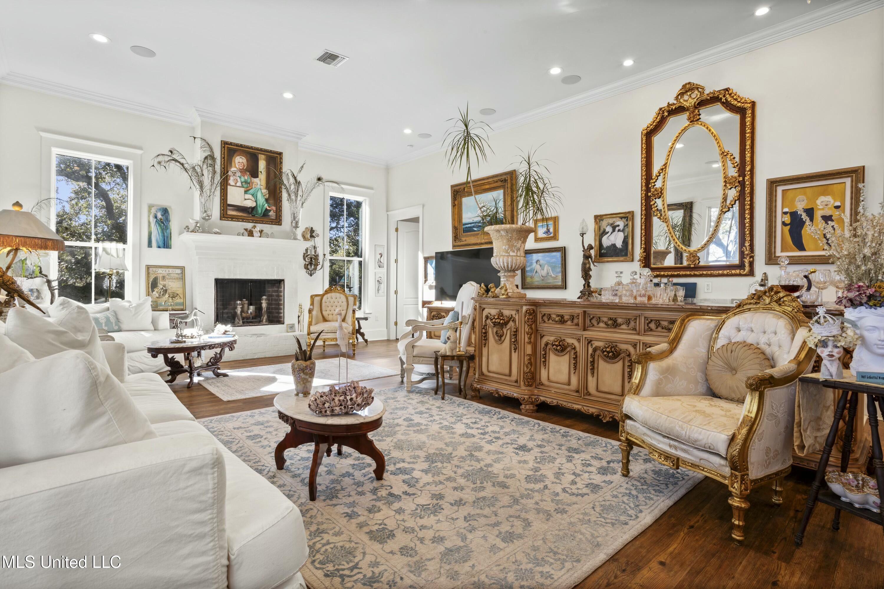 800 W Beach Boulevard