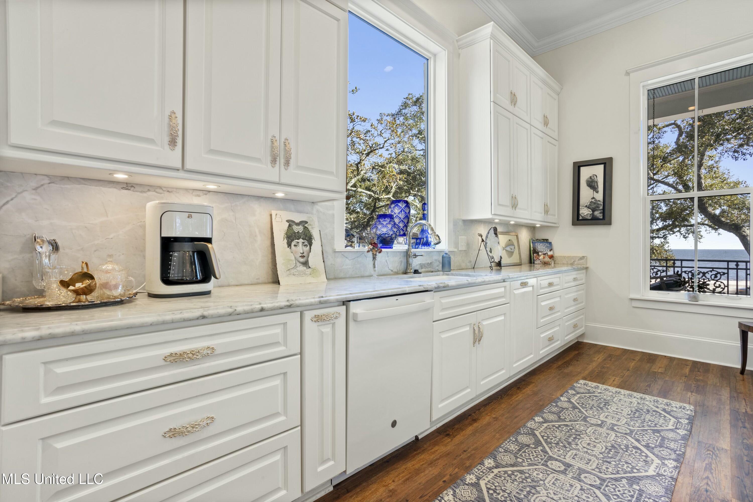 800 W Beach Boulevard