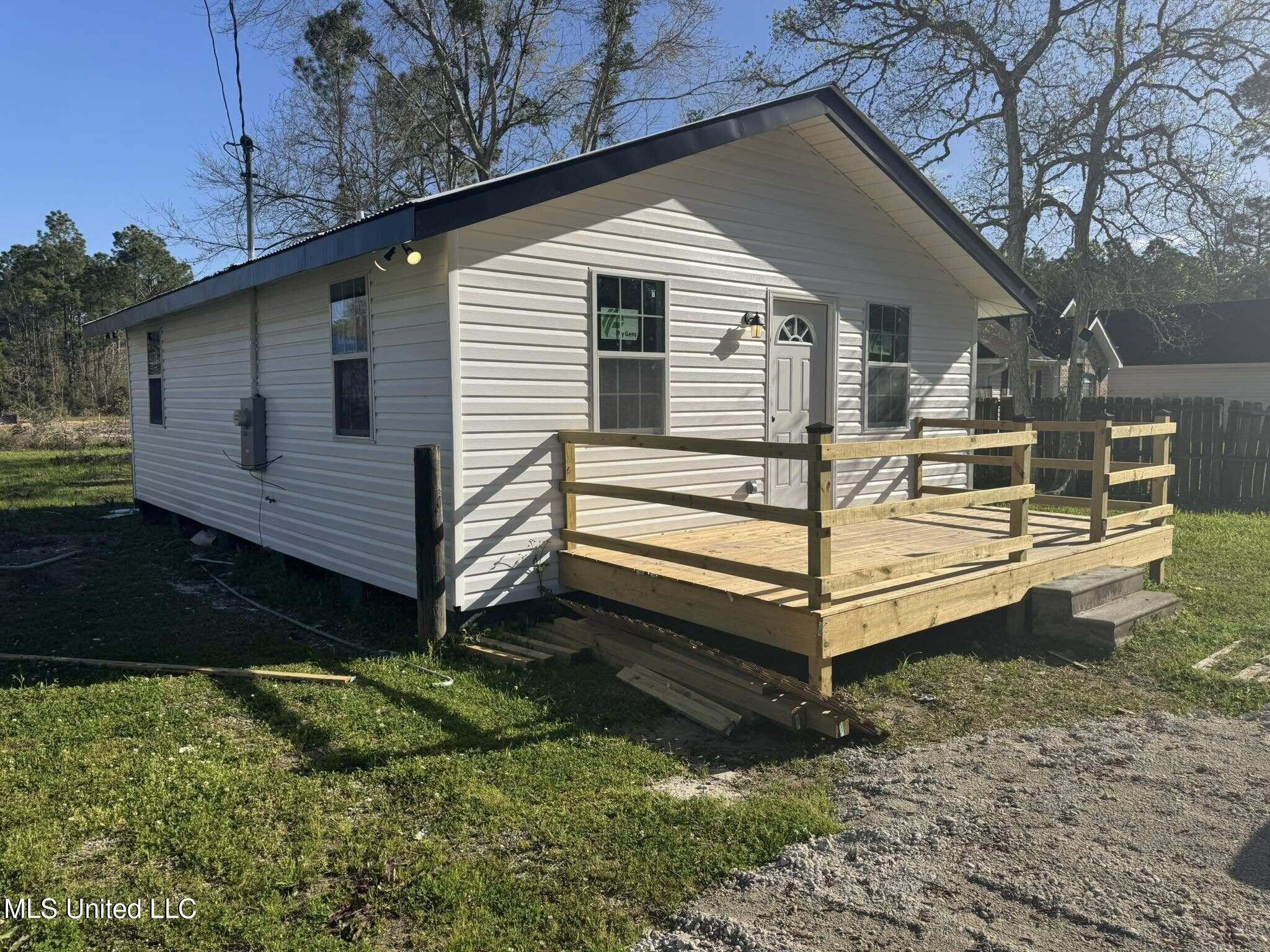 902 Dicks Street