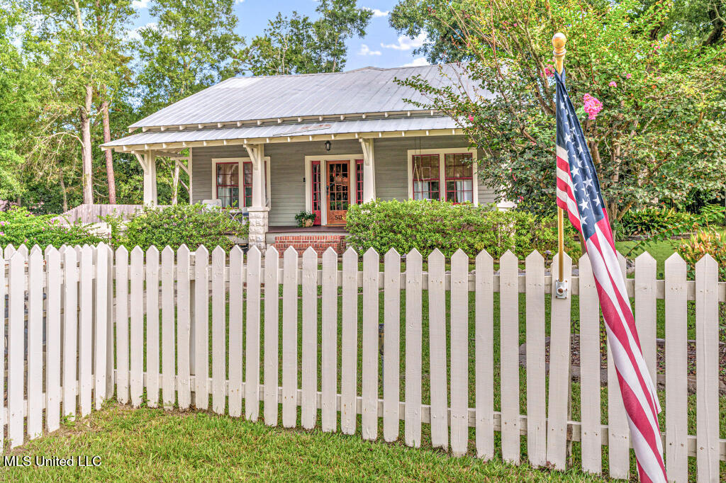 513 Jeff Davis Avenue