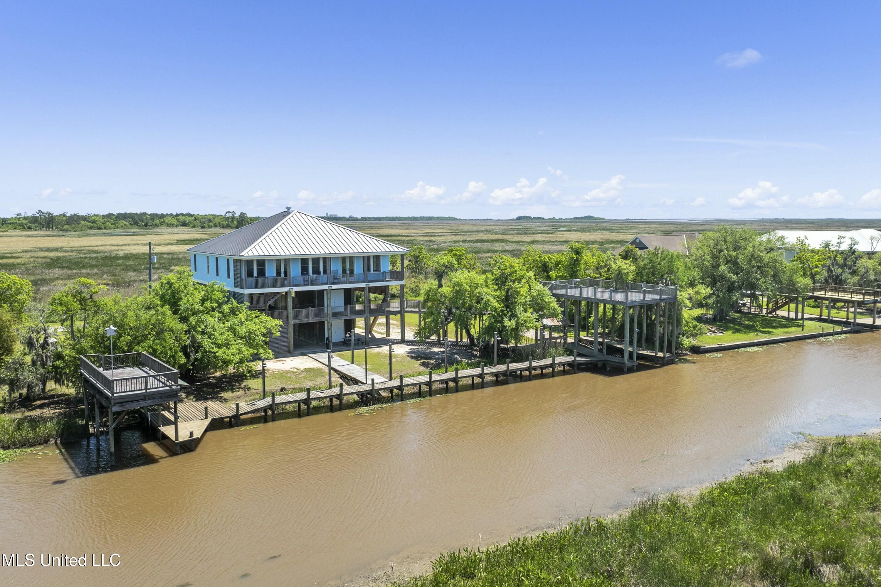 4035 Riverside Drive