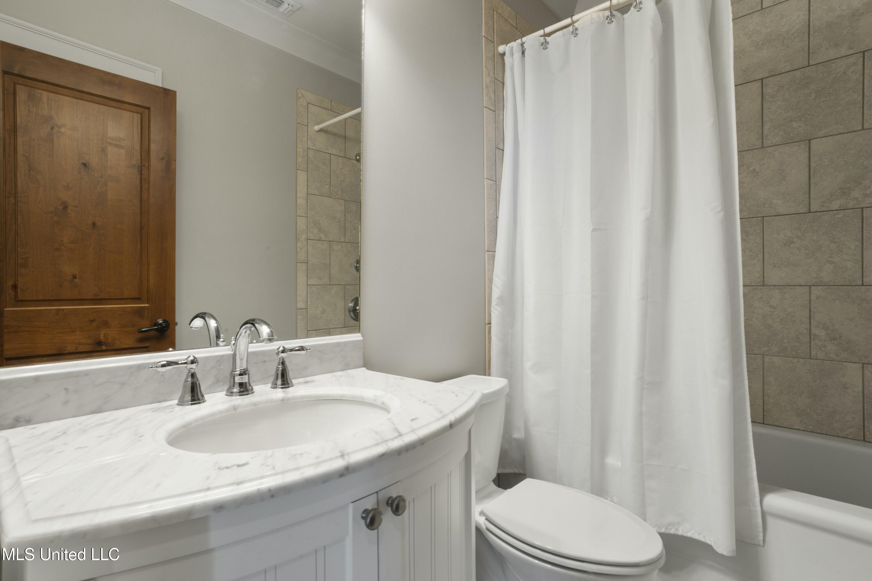 4035 Riverside Drive