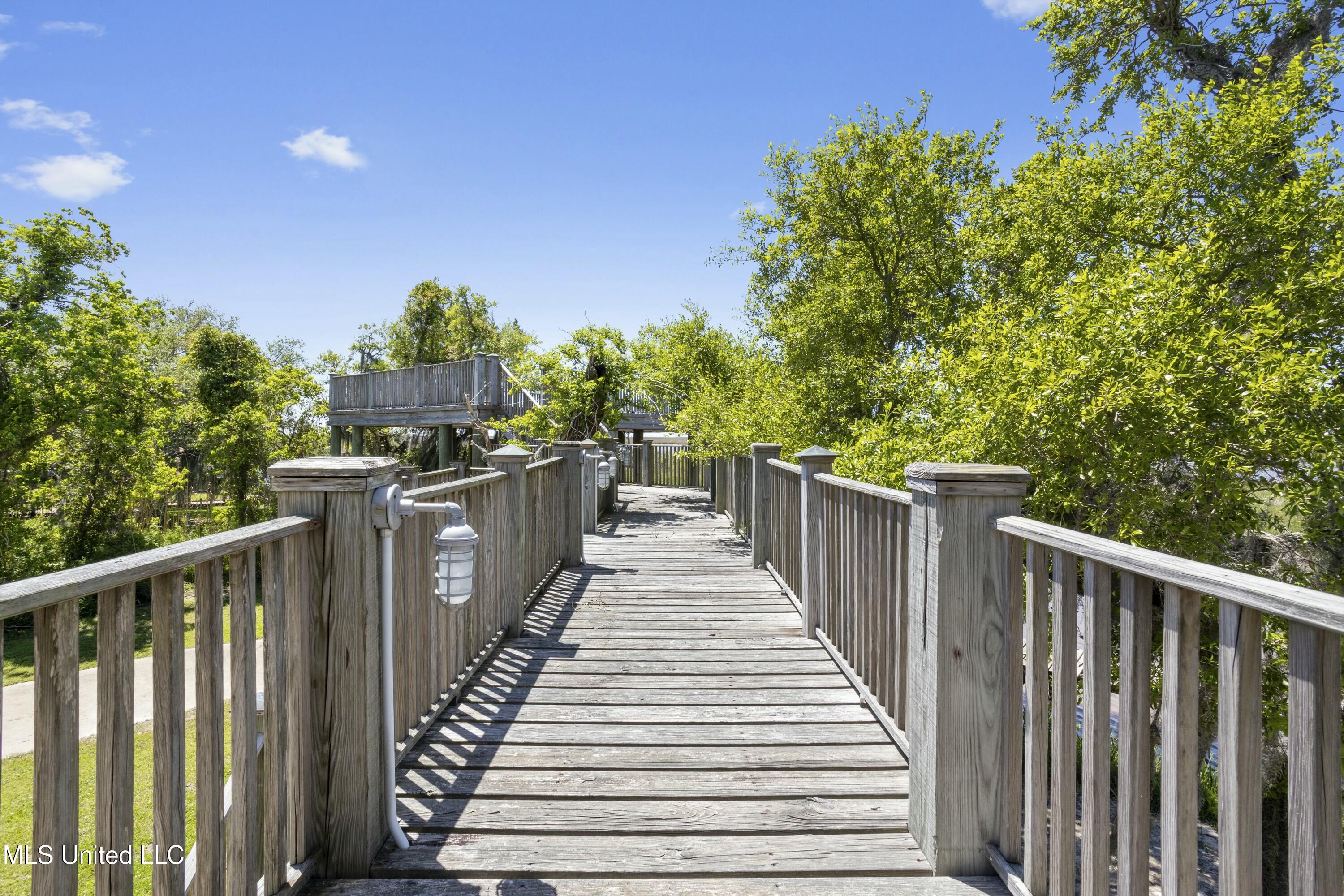 4035 Riverside Drive