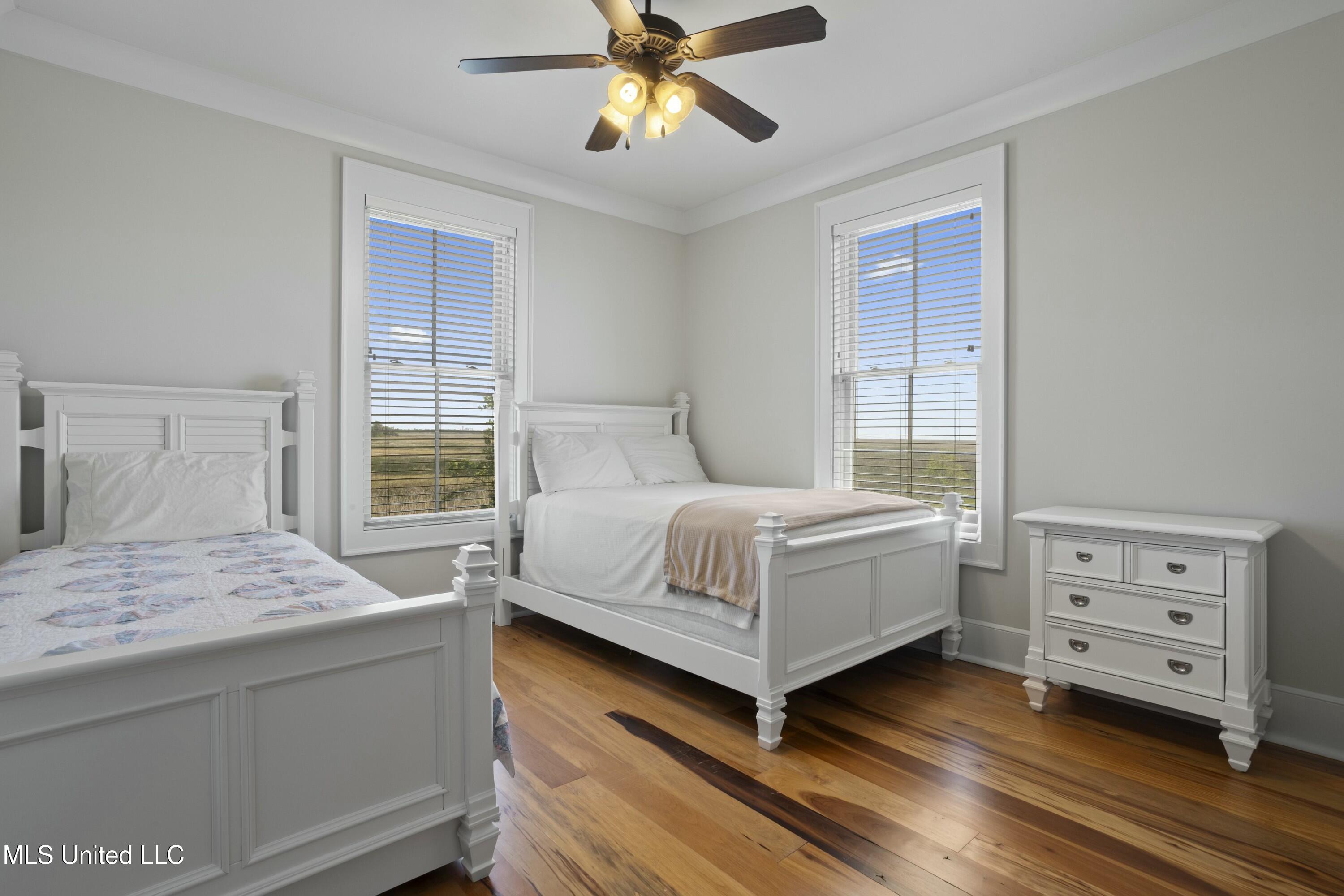 4035 Riverside Drive