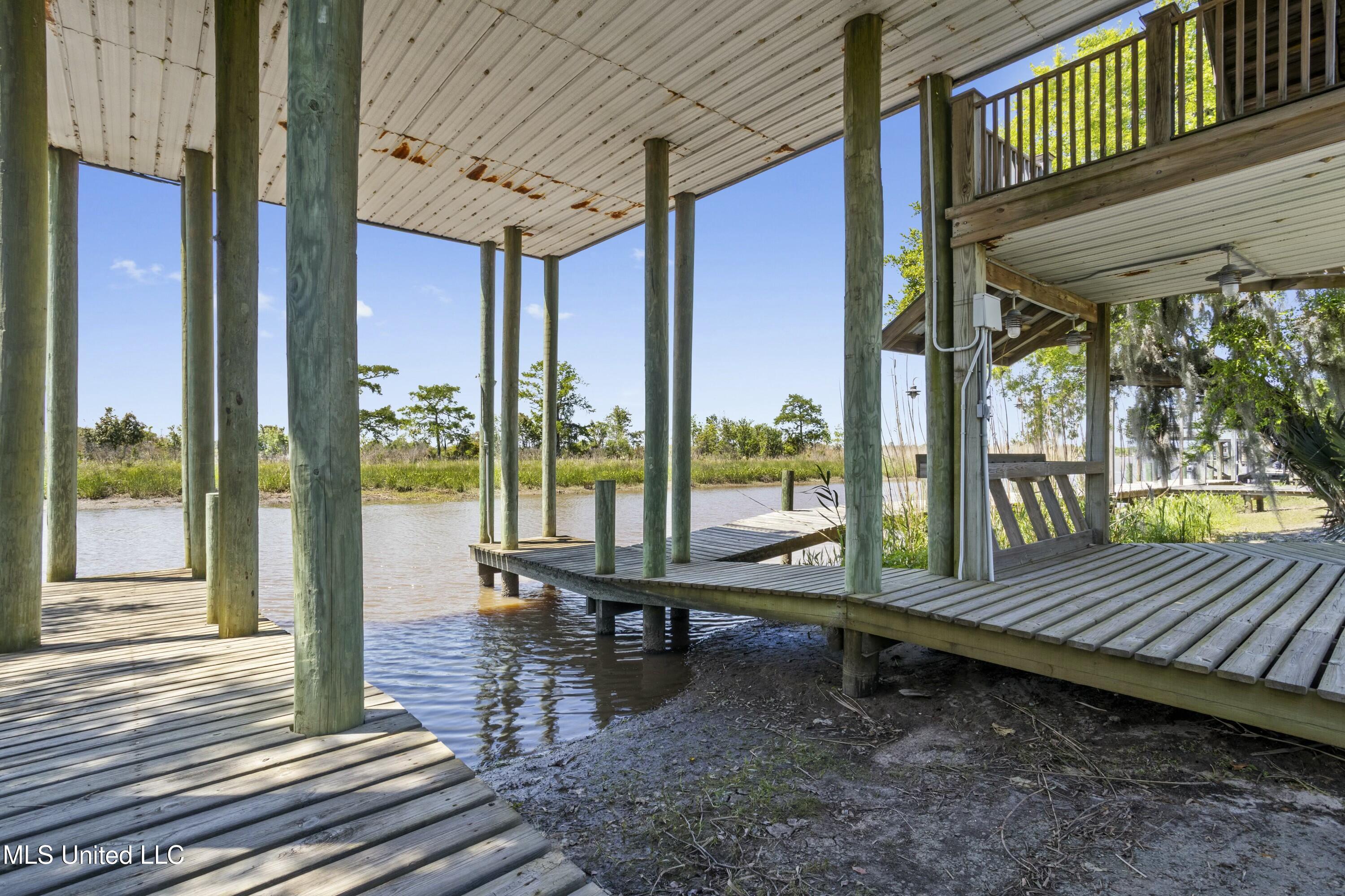 4035 Riverside Drive