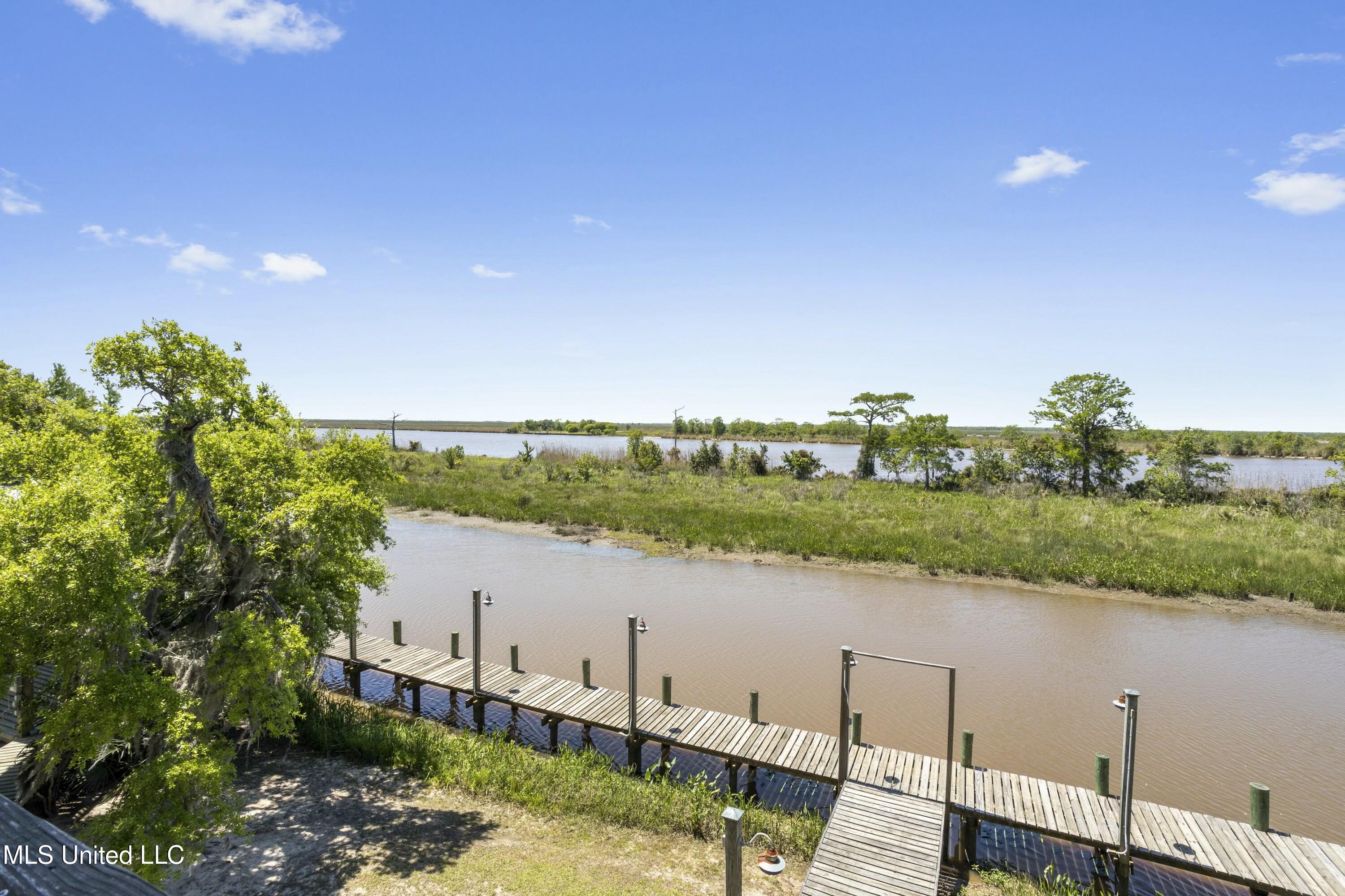 4035 Riverside Drive