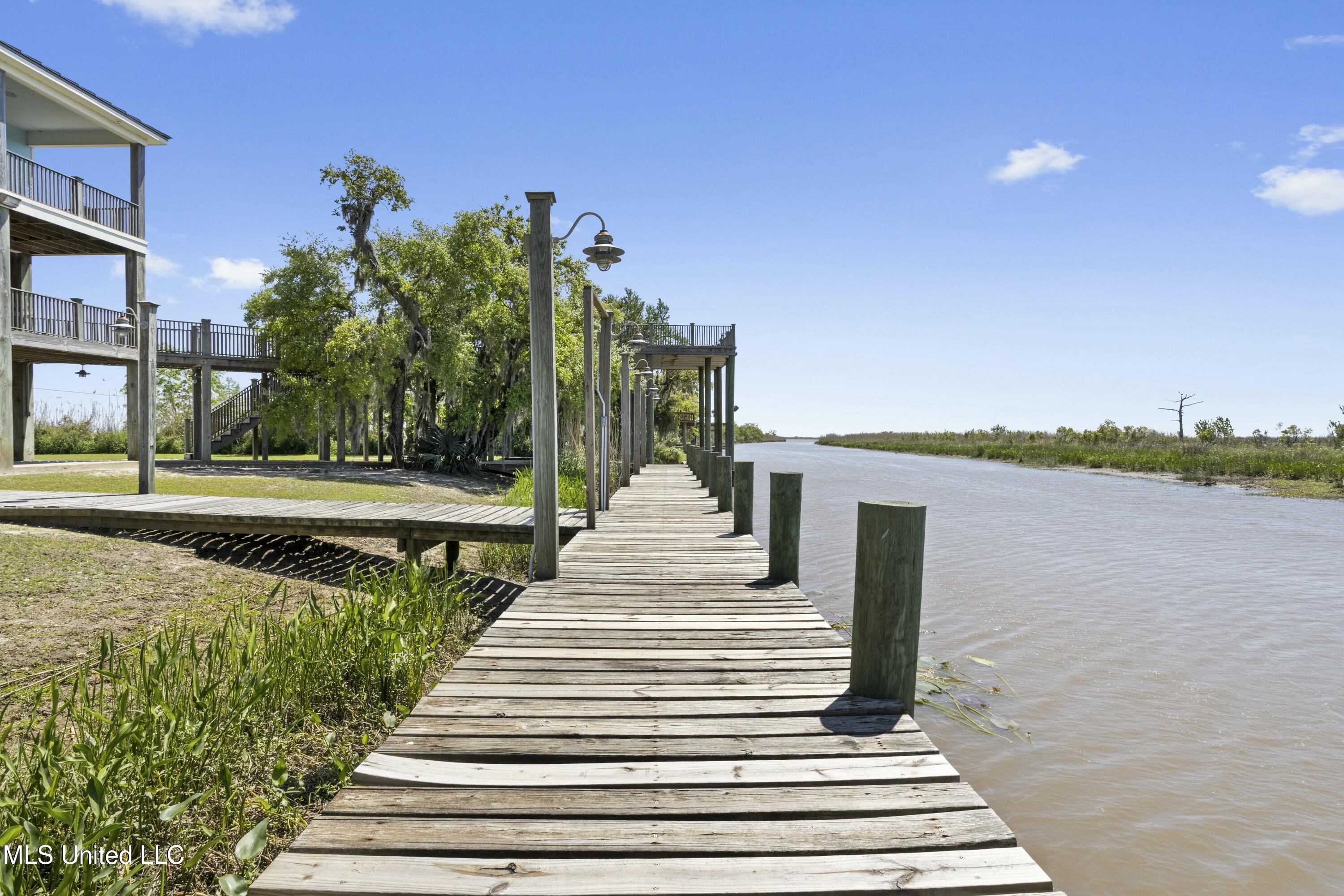 4035 Riverside Drive