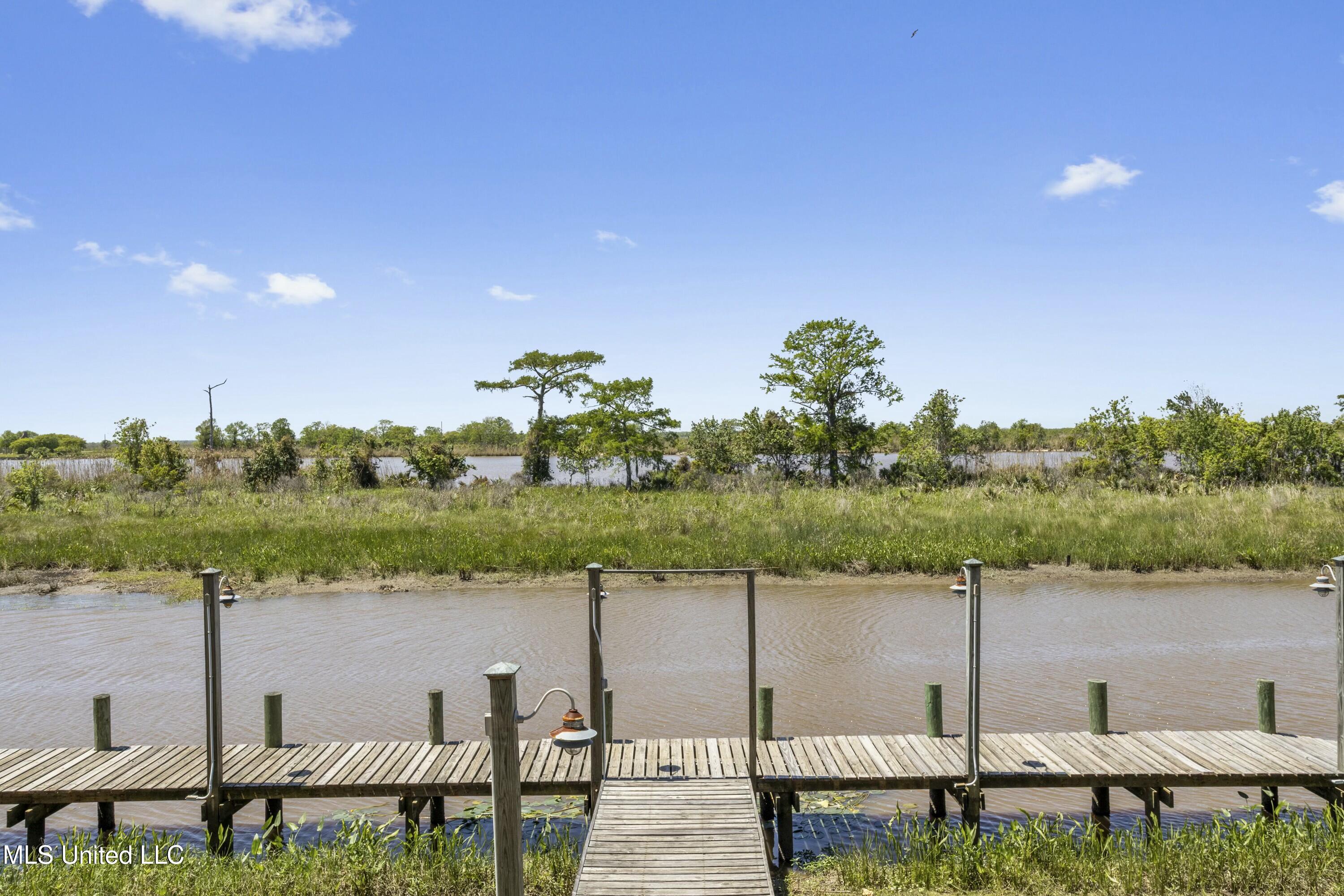 4035 Riverside Drive