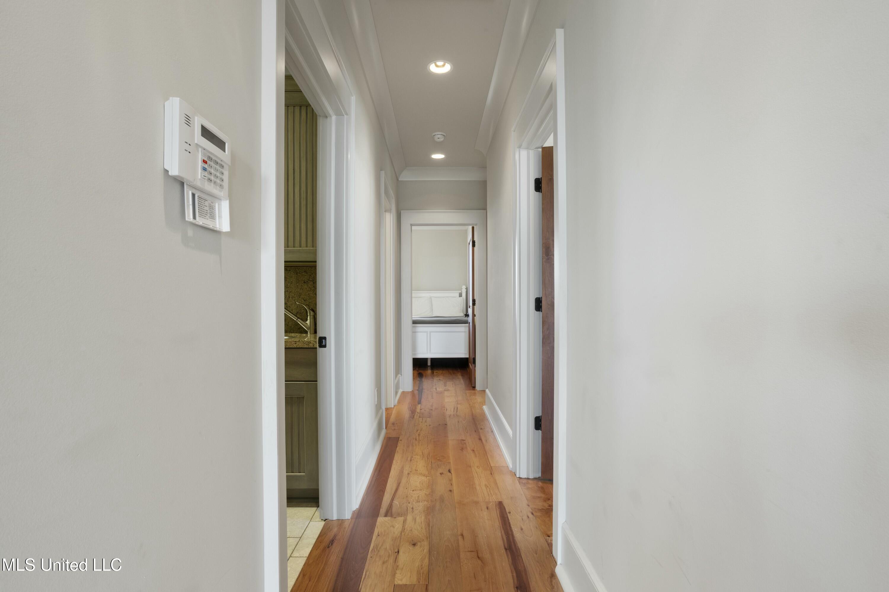 4035 Riverside Drive