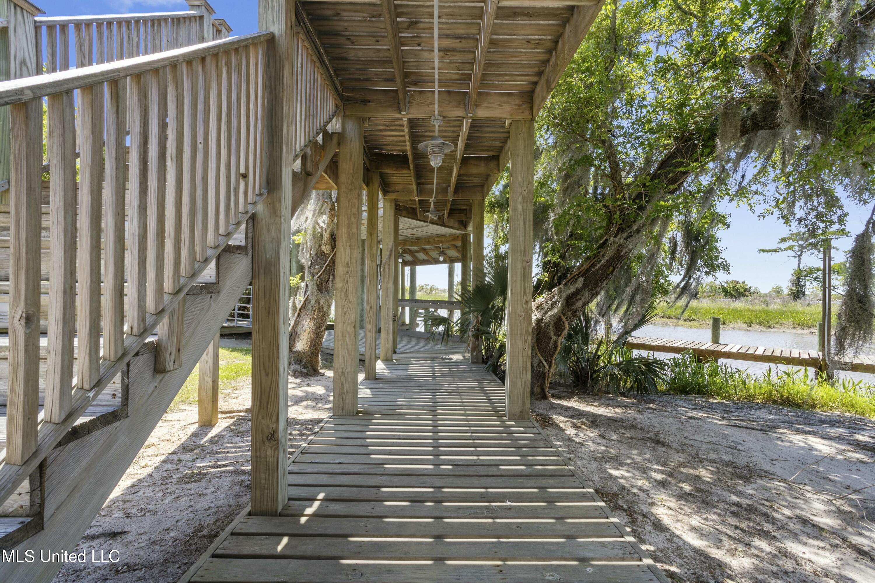 4035 Riverside Drive