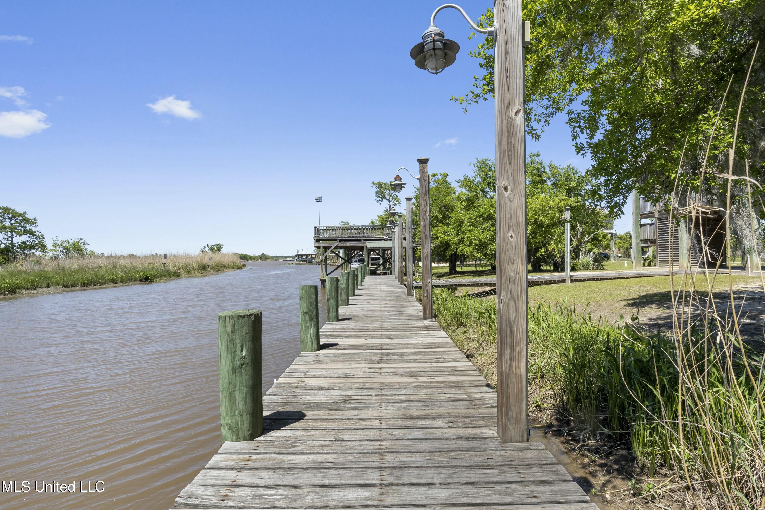 4035 Riverside Drive