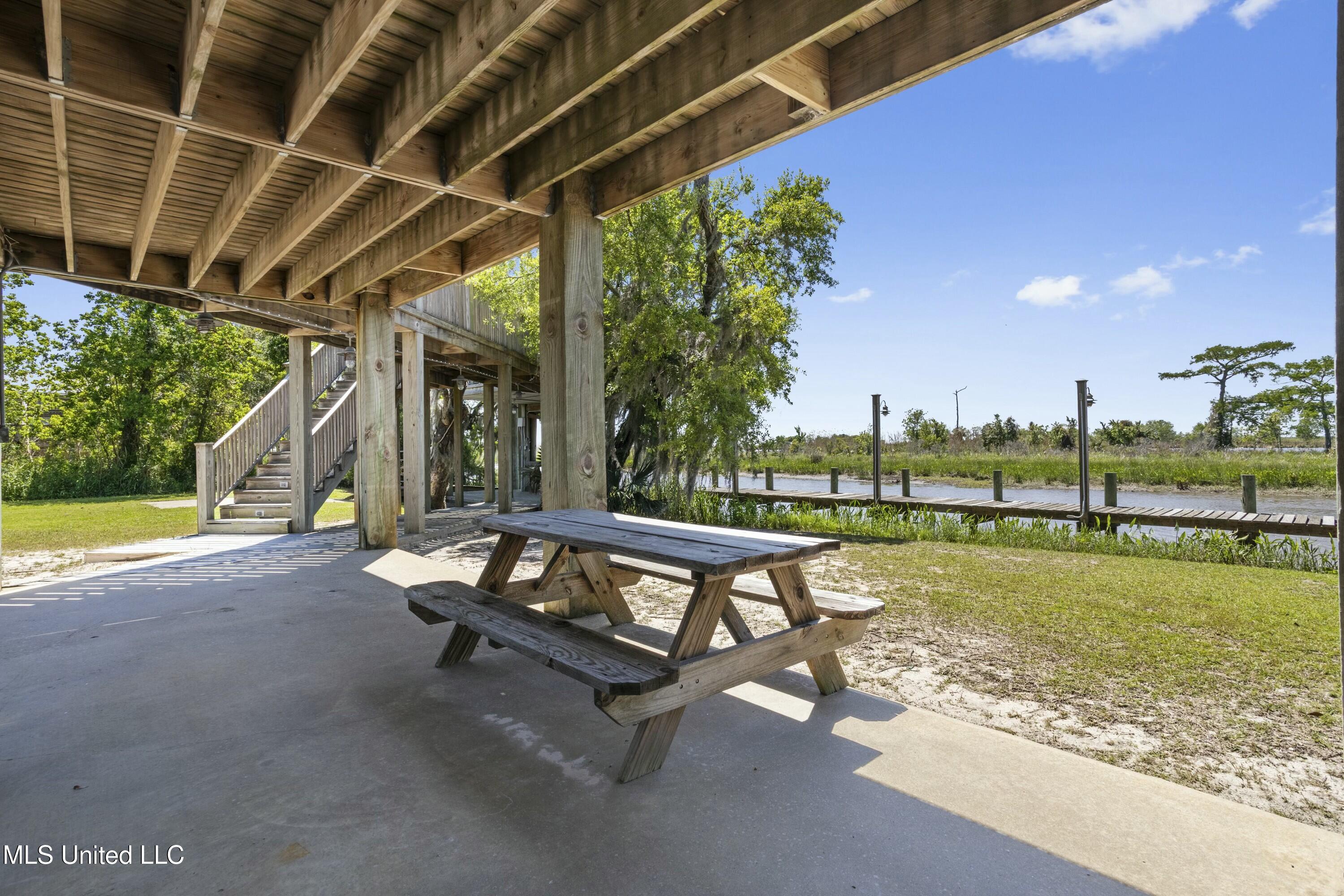 4035 Riverside Drive