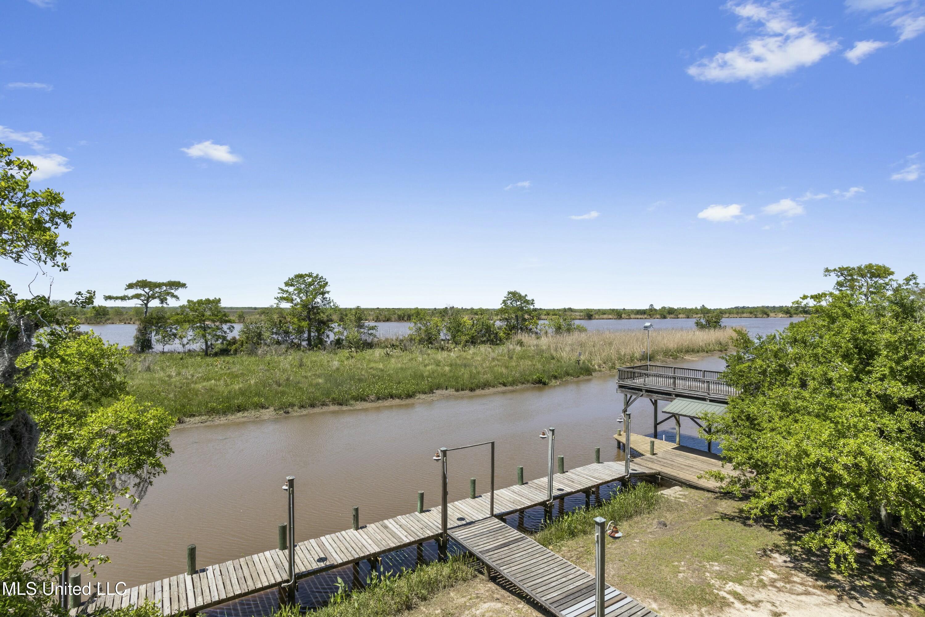 4035 Riverside Drive