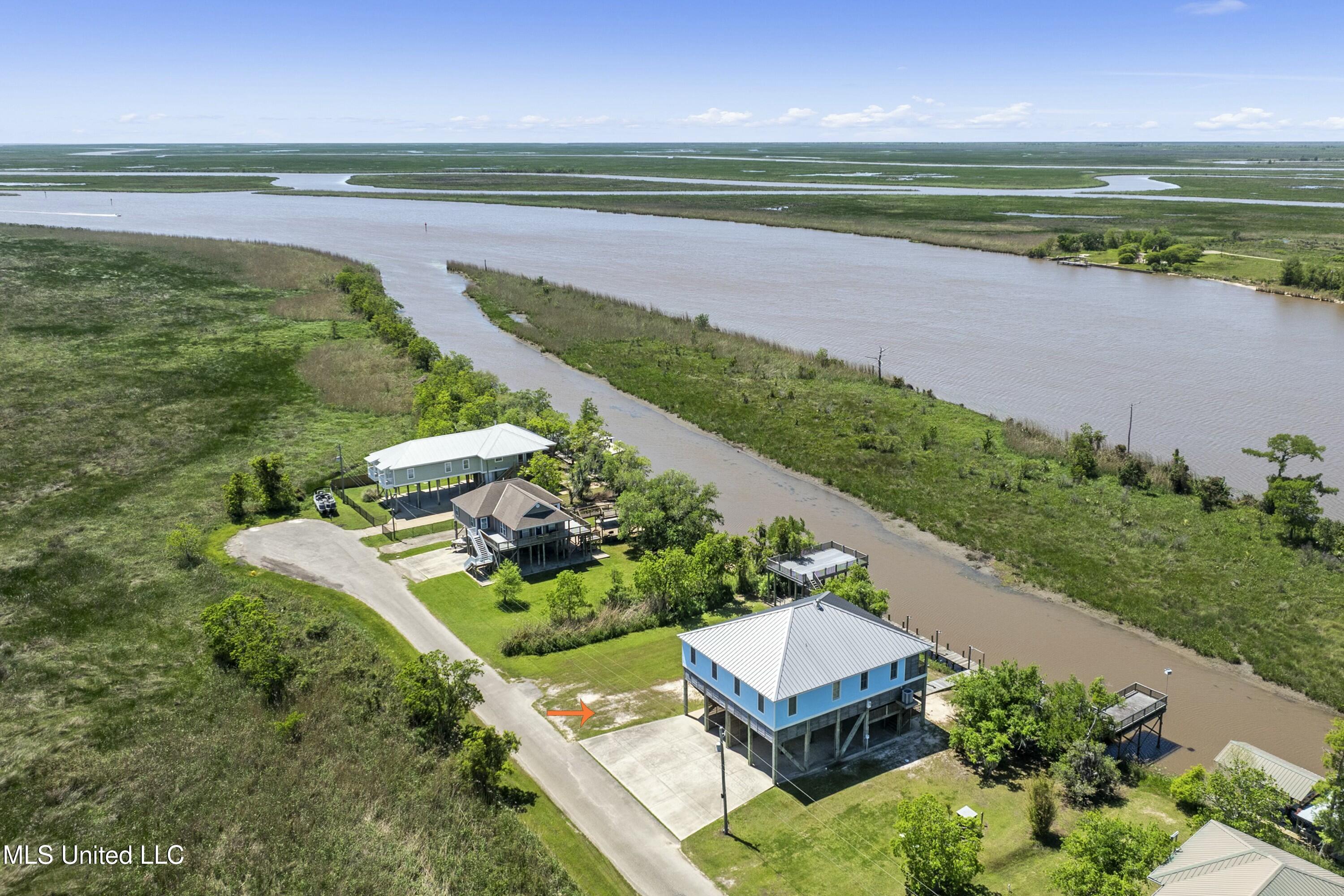 4035 Riverside Drive