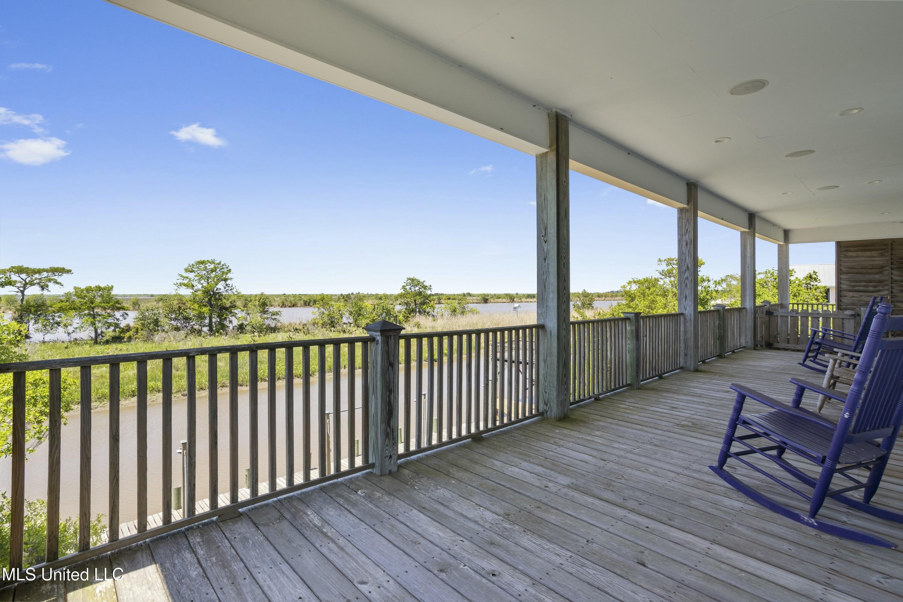 4035 Riverside Drive