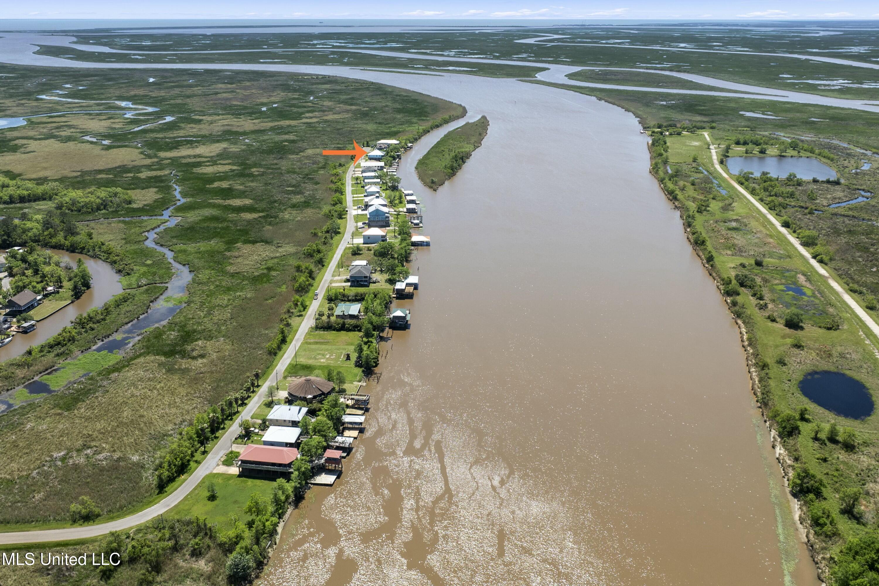 4035 Riverside Drive