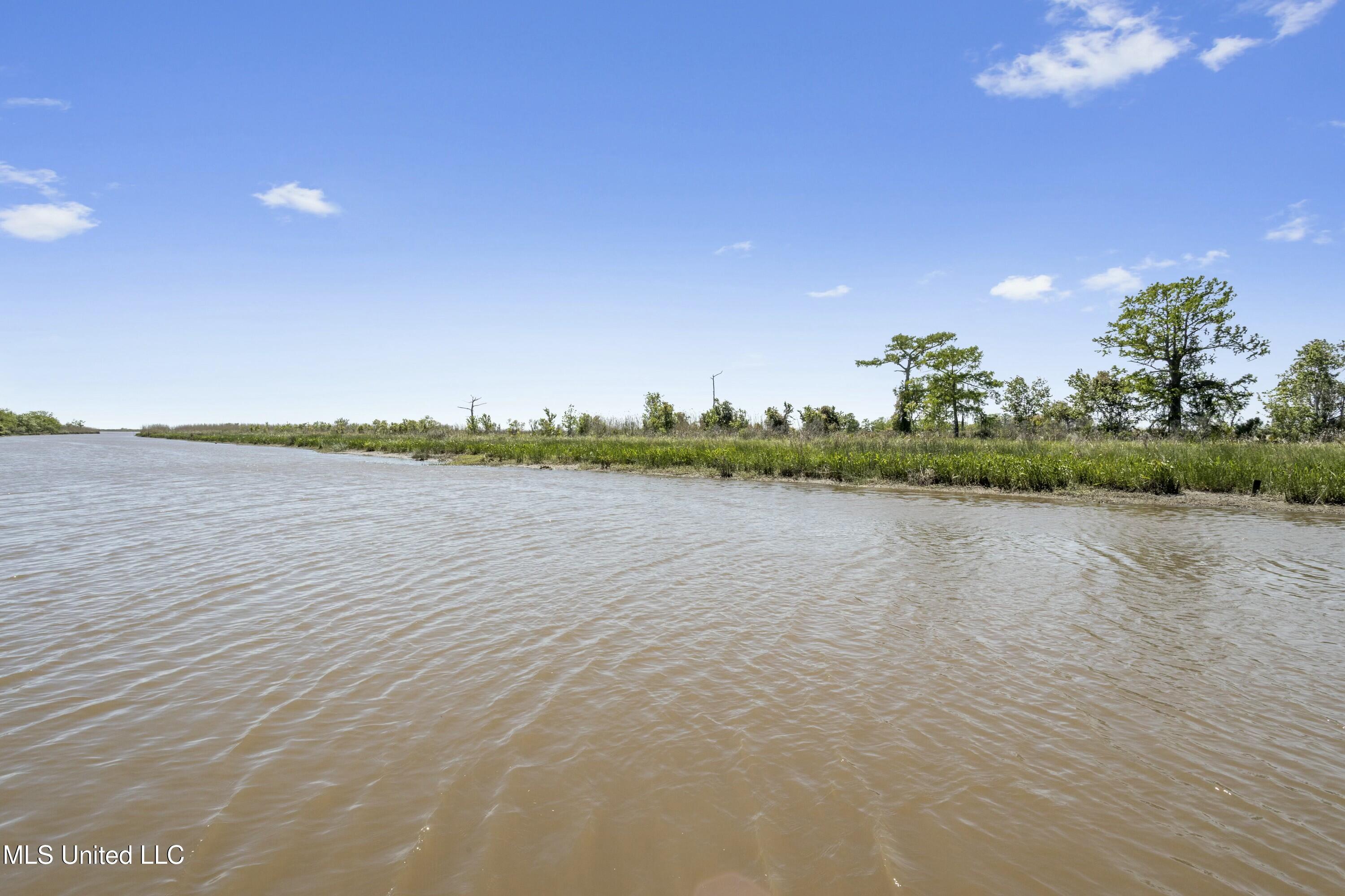 4035 Riverside Drive