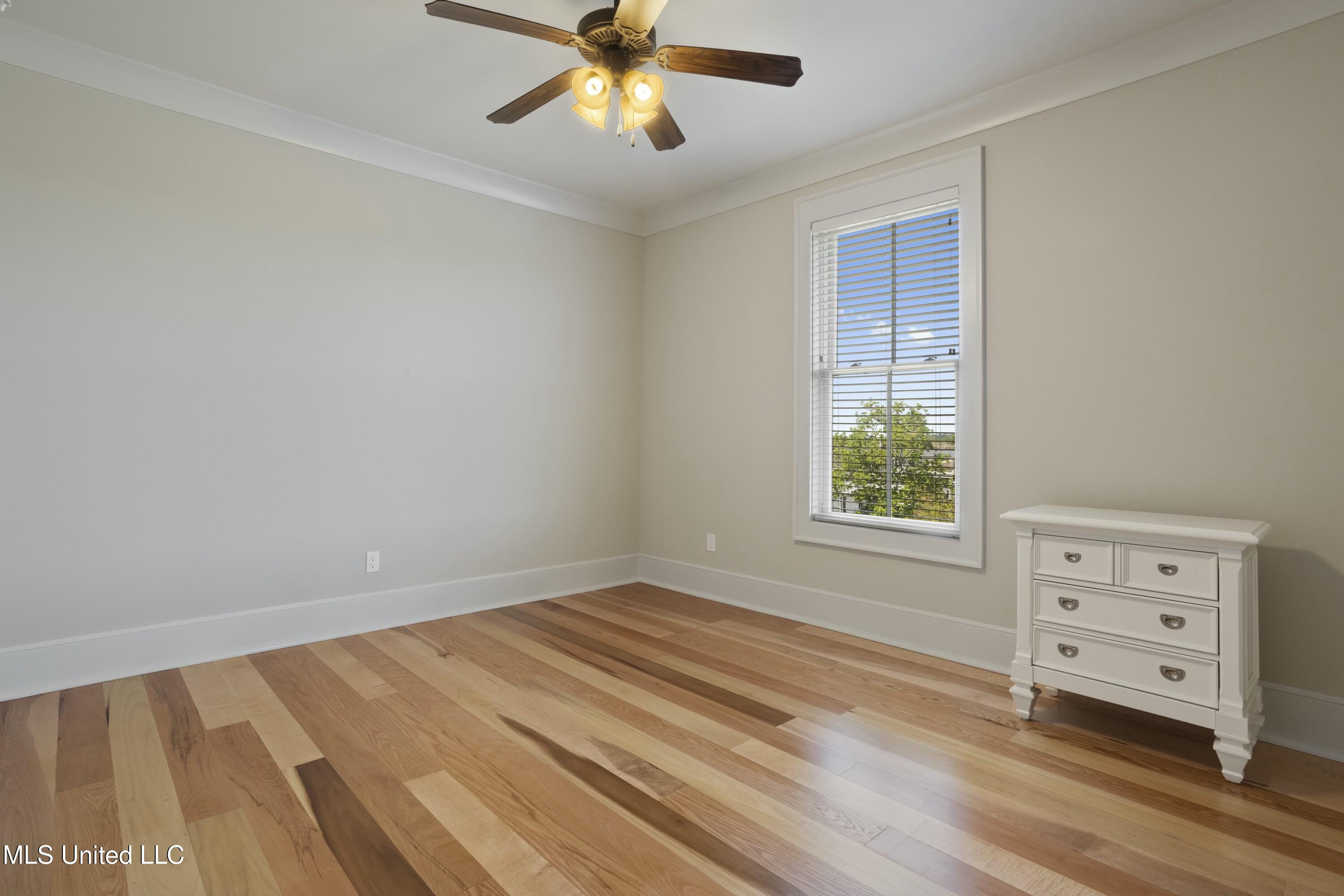 4035 Riverside Drive