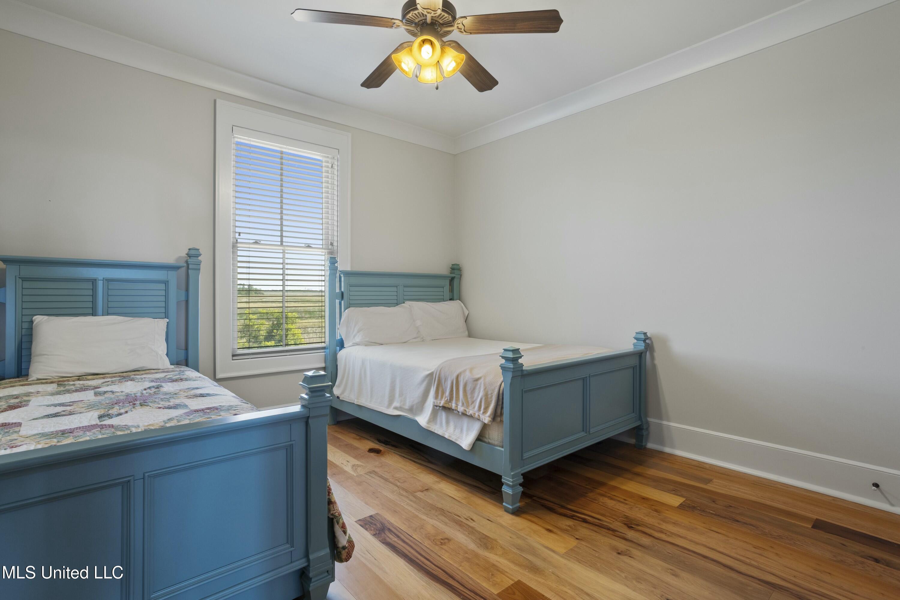 4035 Riverside Drive