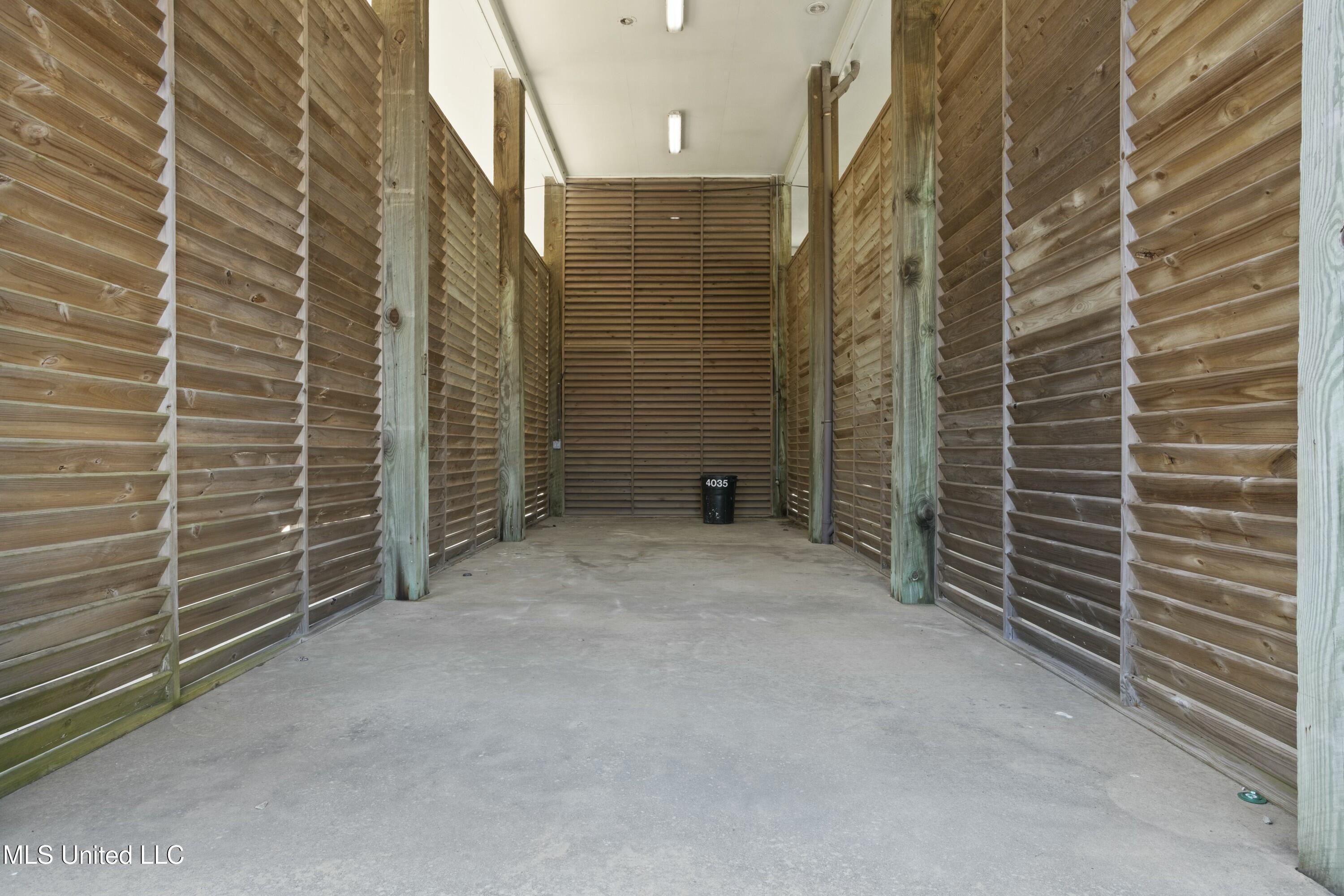 4035 Riverside Drive