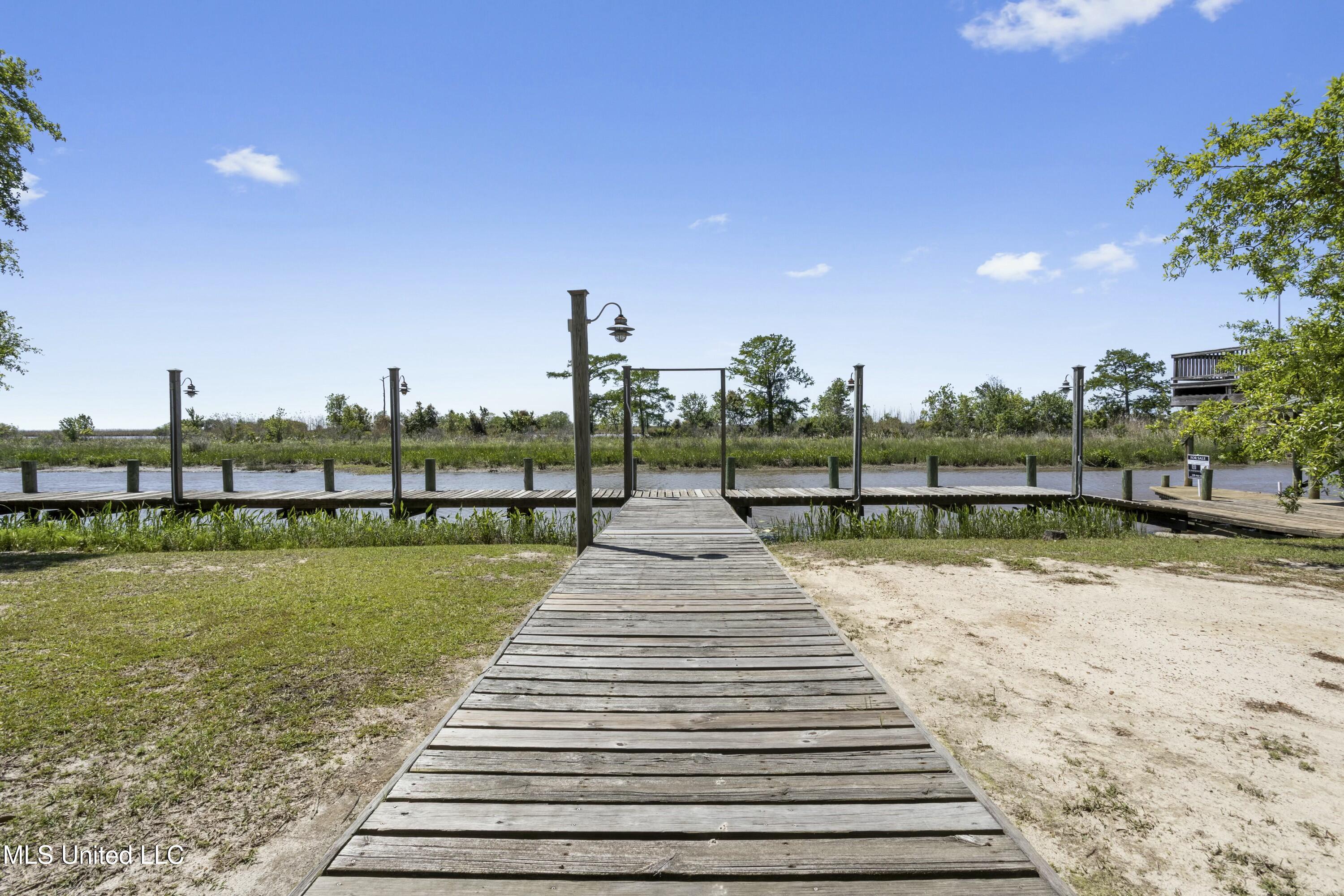 4035 Riverside Drive