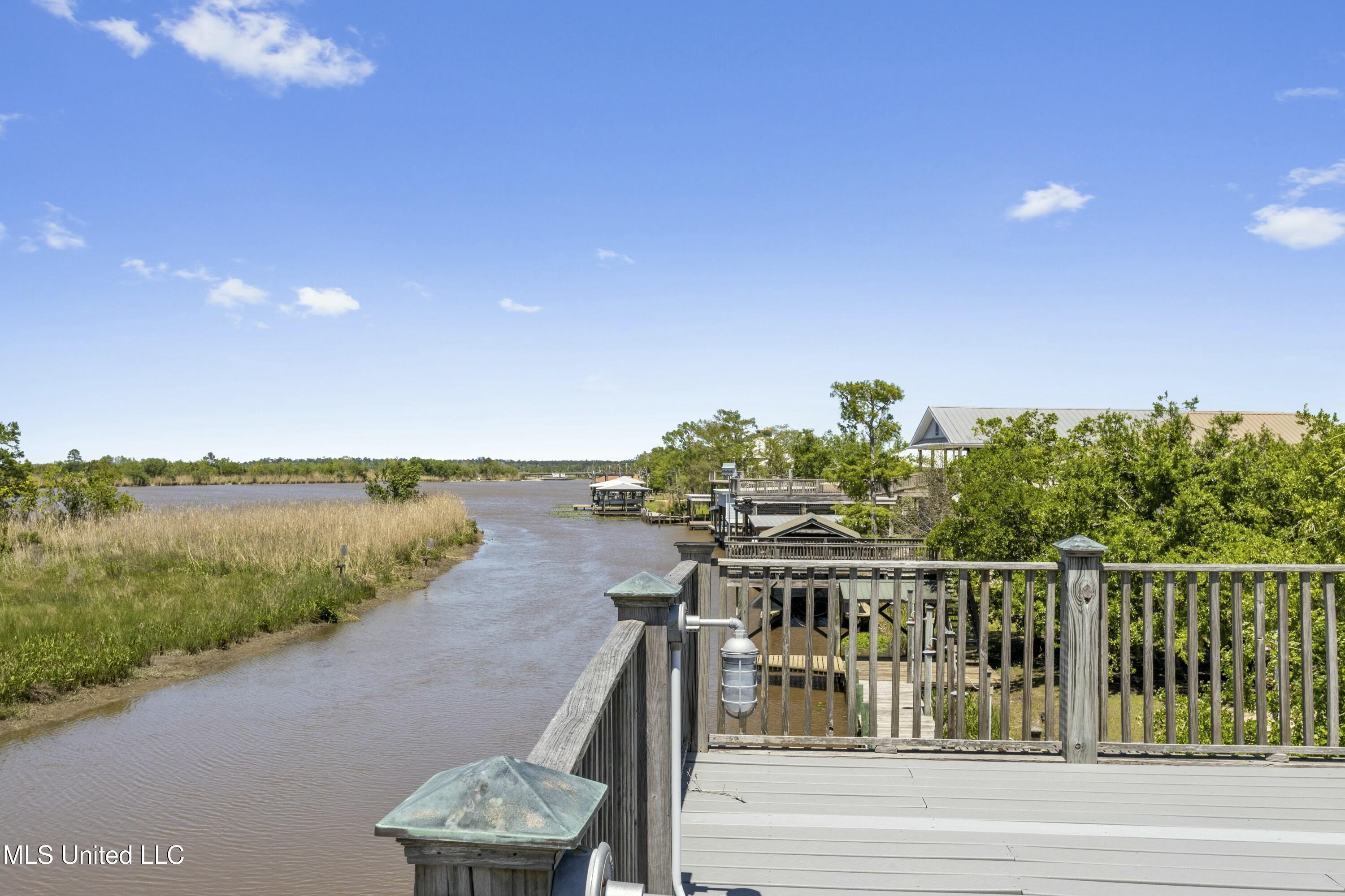 4035 Riverside Drive