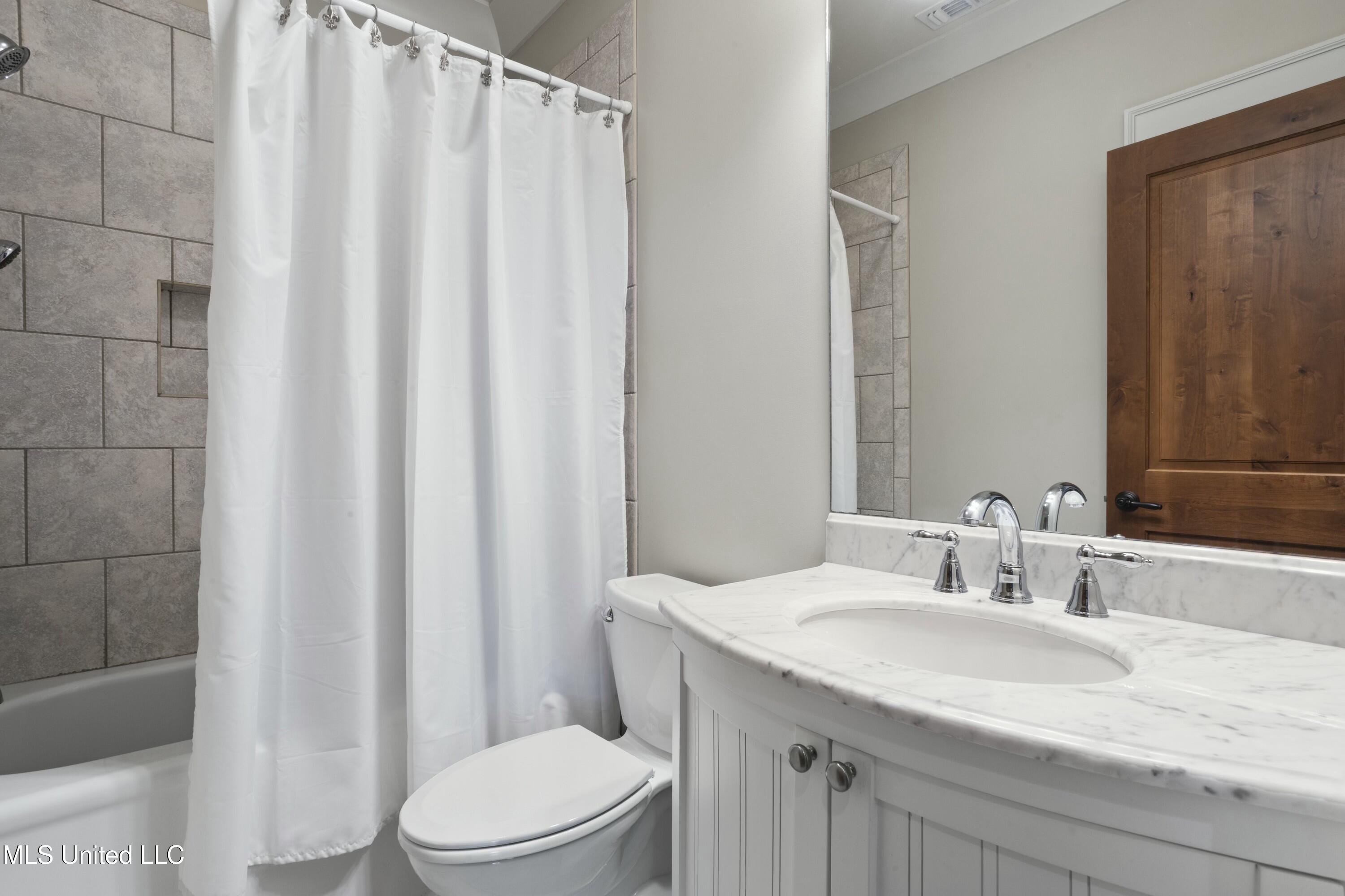 4035 Riverside Drive