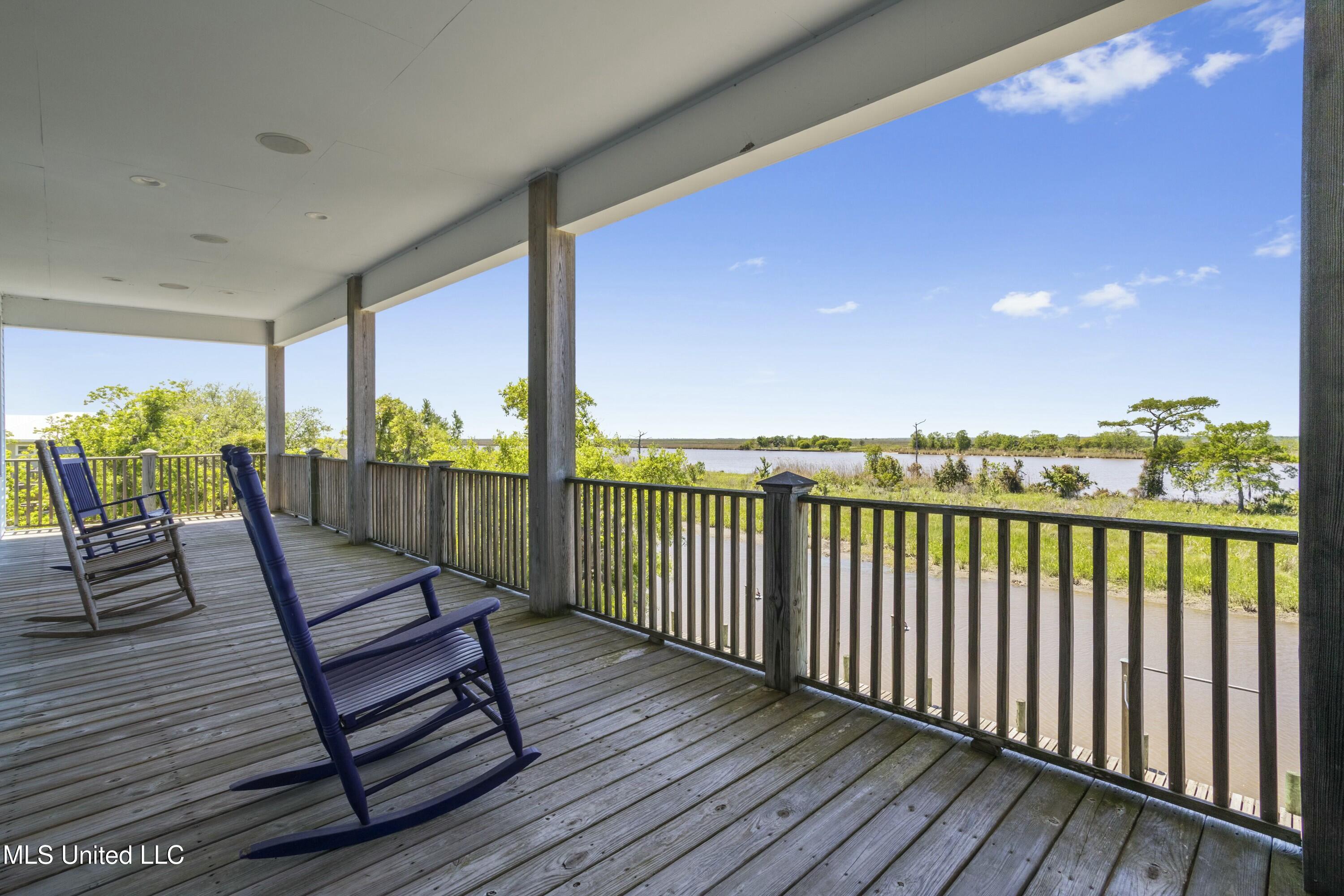 4035 Riverside Drive